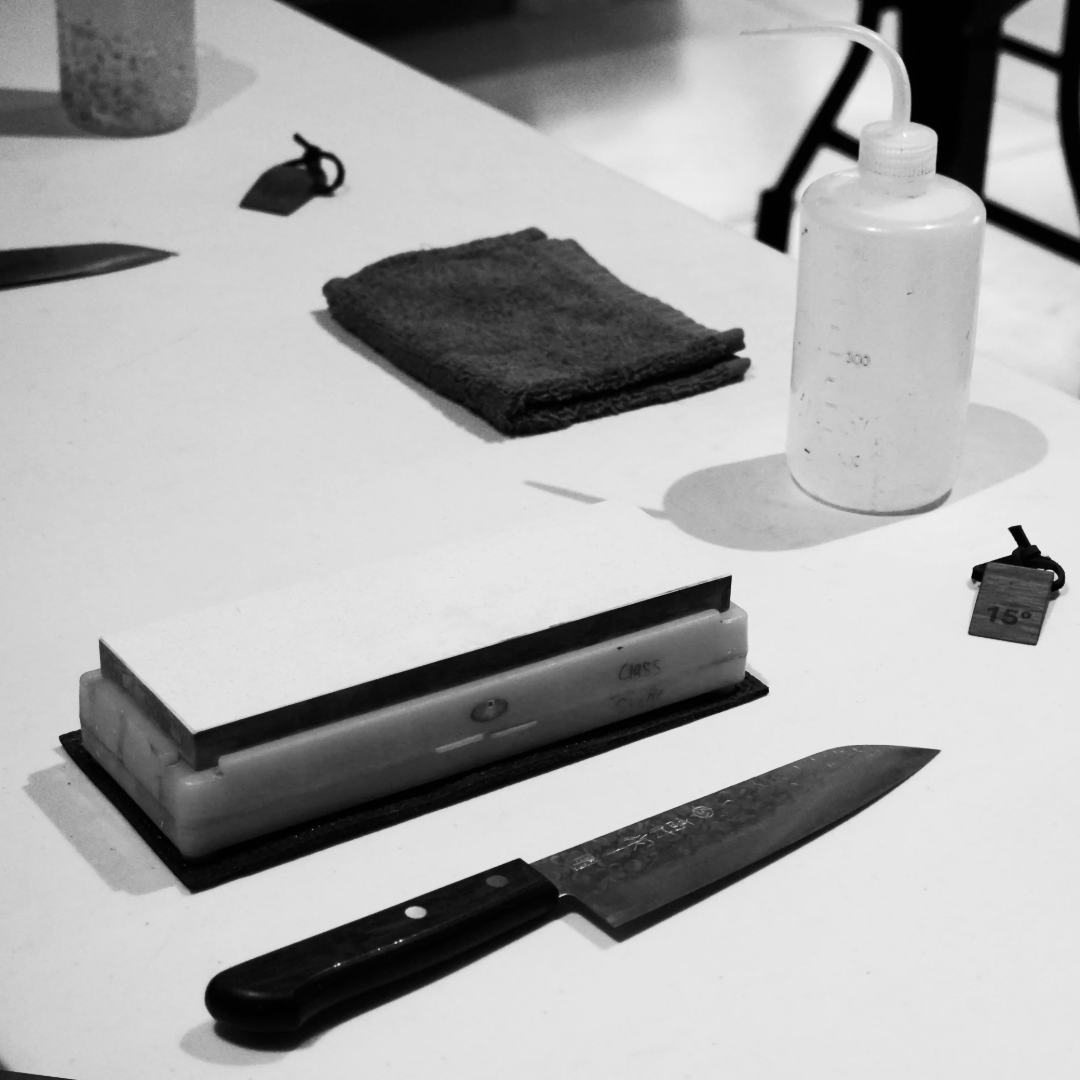 Beginner Knife Sharpening Class - Seisuke Knife