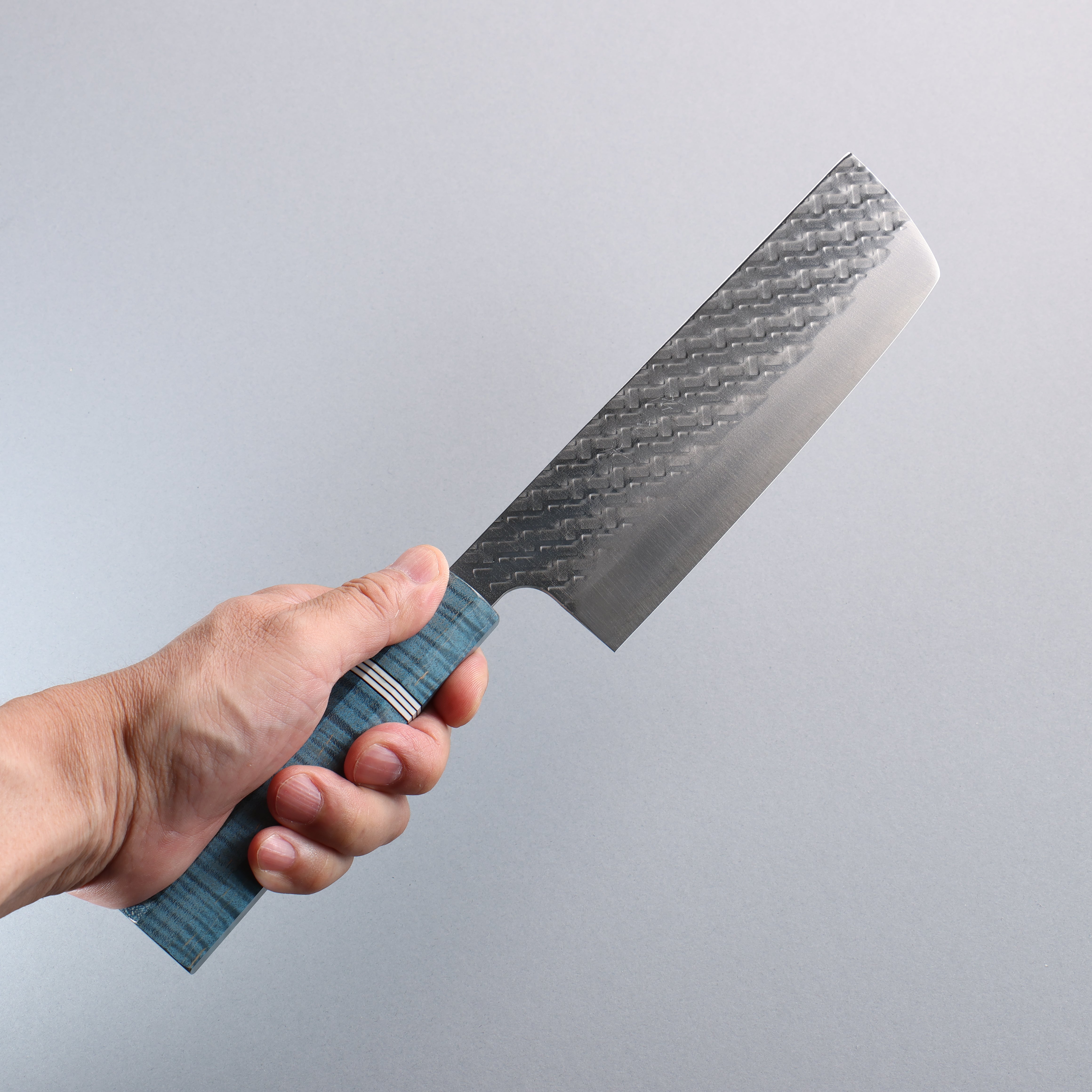 Takeshi Saji SPG STRIX Hammered Migaki Finished Nakiri 165mm Blue Stabilized Wood (with White and Black Ring) Handle - Seisuke Knife
