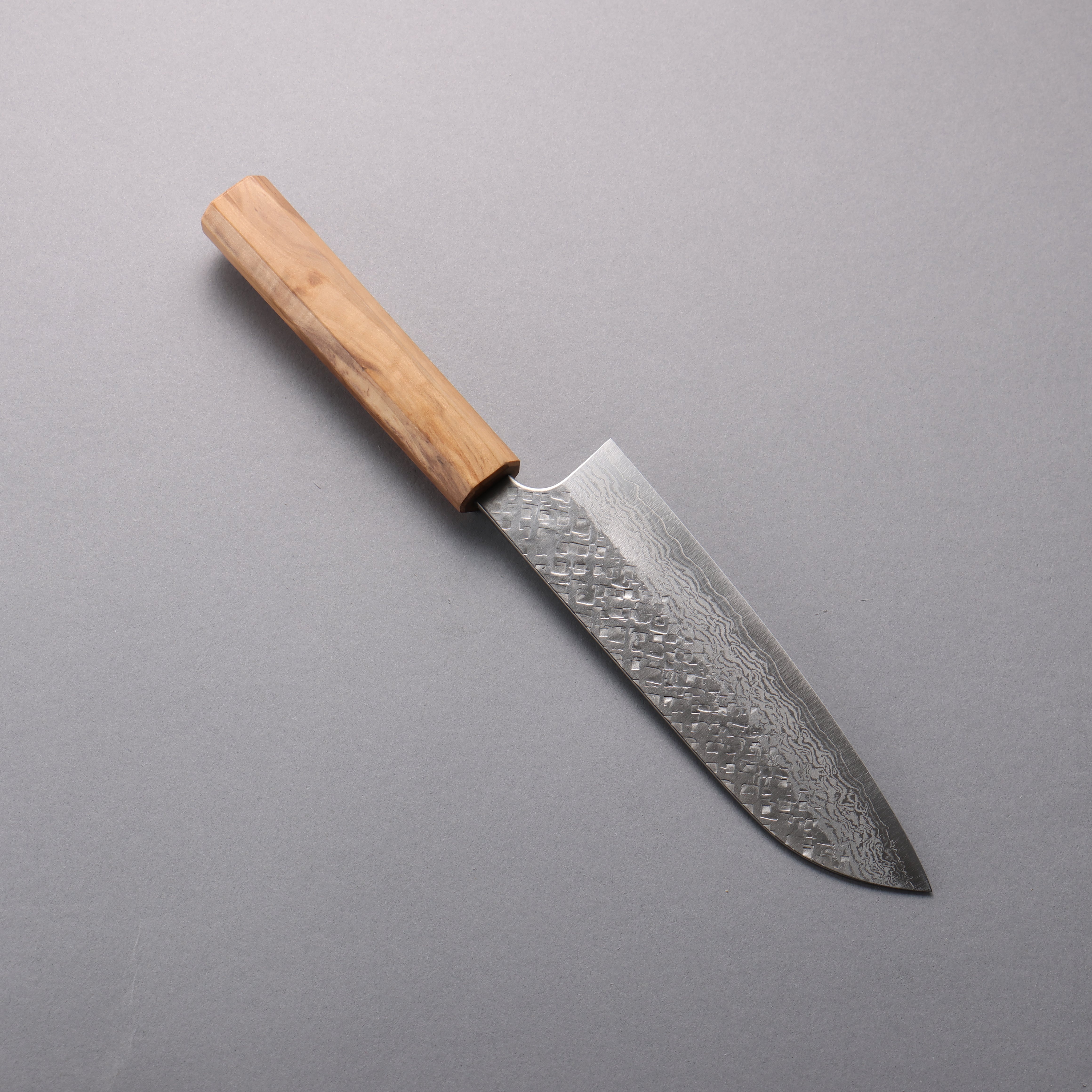 Yoshimi Kato VG10 Hammered Damascus Migaki Finished Santoku 170mm Olive tree Handle - Seisuke Knife