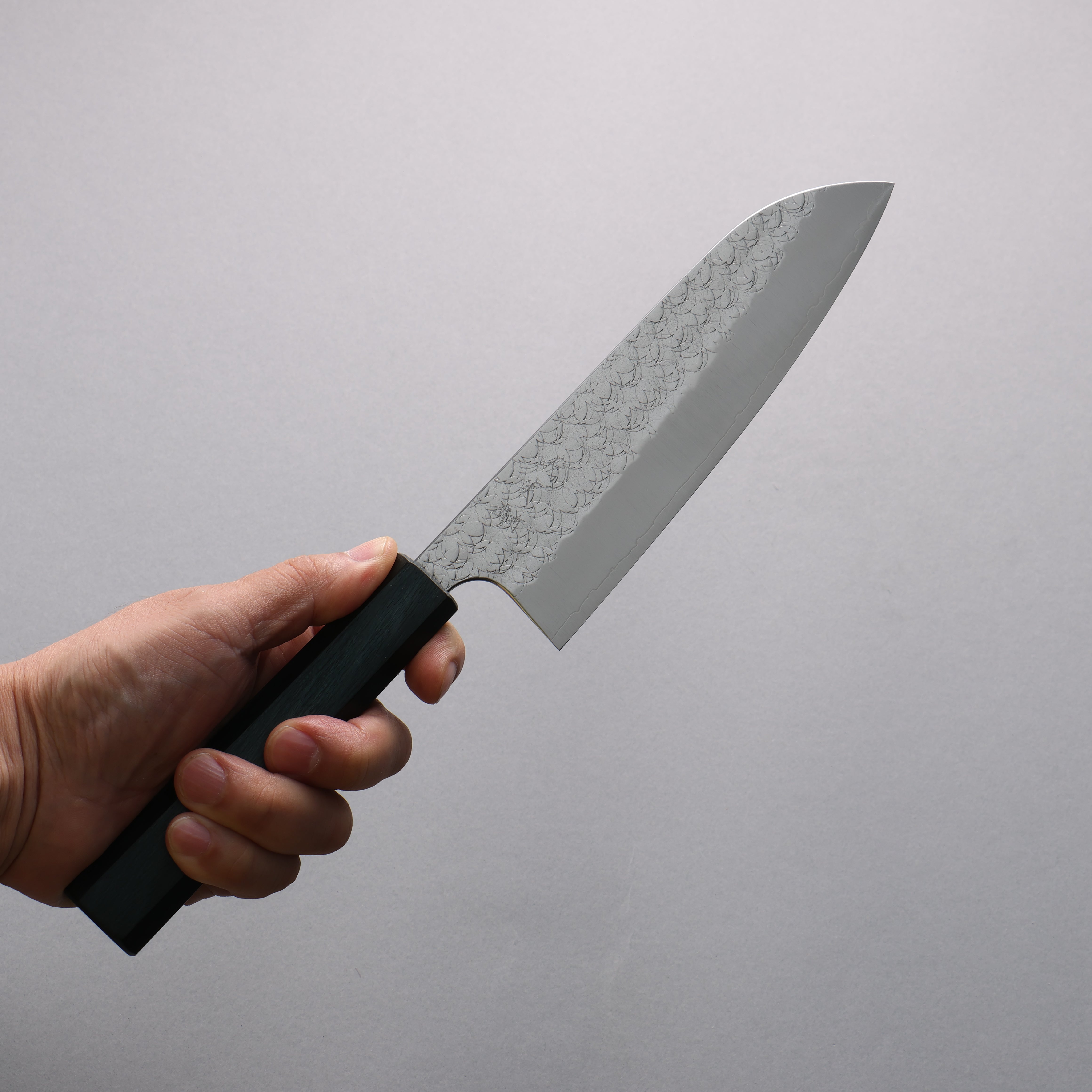 Yoshimi Kato Minamo SG2 Hammered Santoku 170mm Oak (Indigo Dyed) Handle - Seisuke Knife