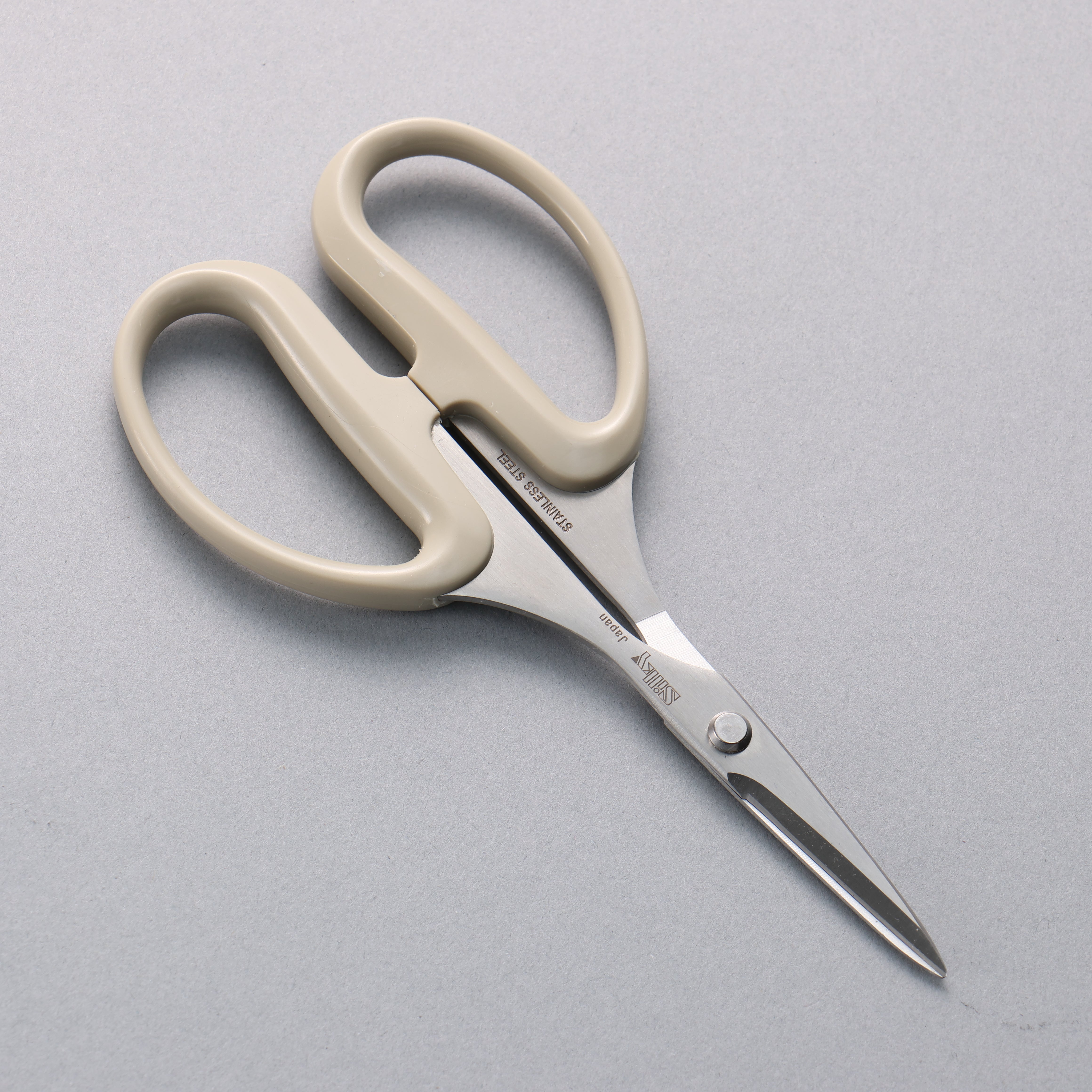 Silky Stainless Steel All-Purpose Scissors Ecru Plastic Handle - Seisuke Knife