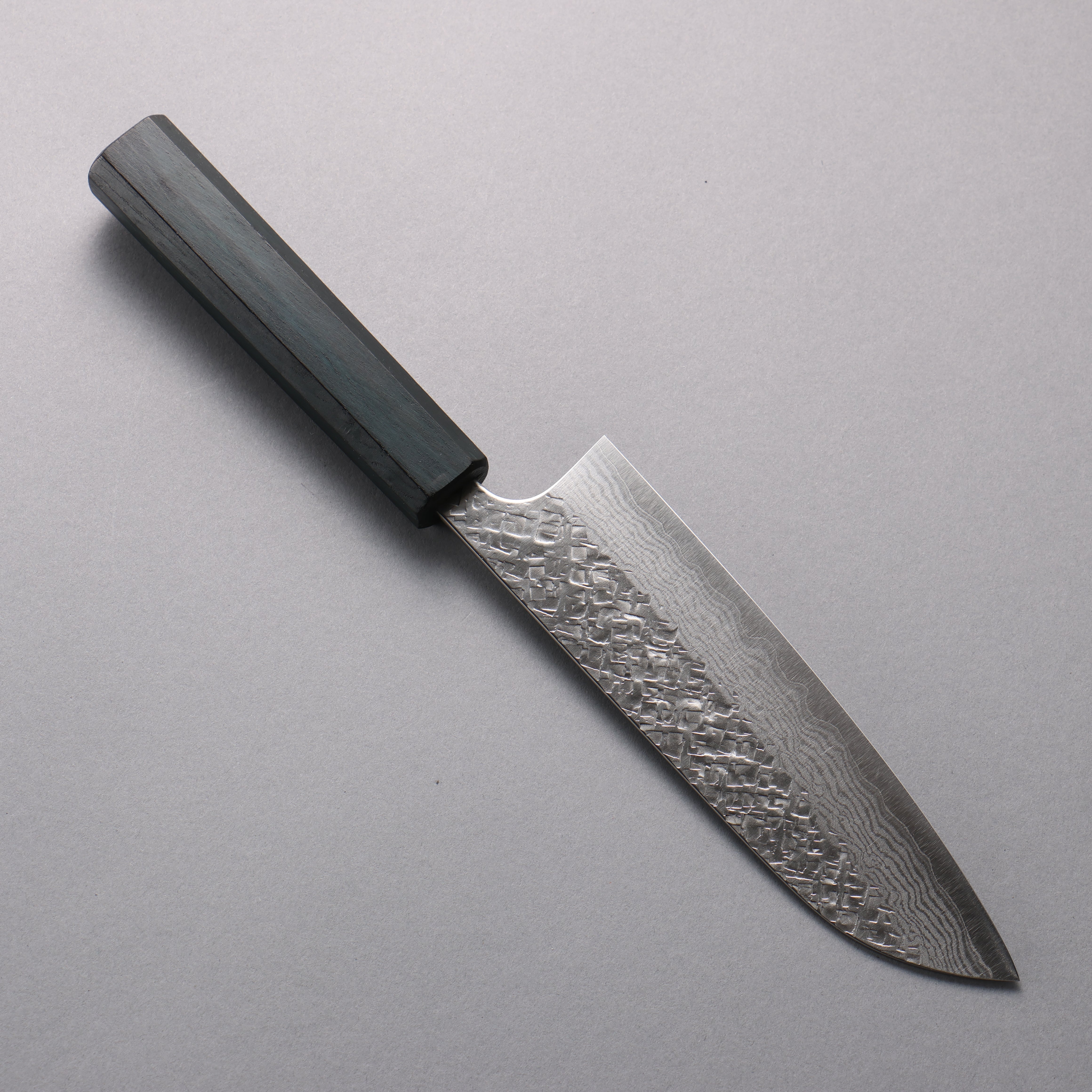 Yoshimi Kato VG10 Damascus Hammered(square) Santoku 170mm Oak (Indigo Dyed) Handle - Seisuke Knife