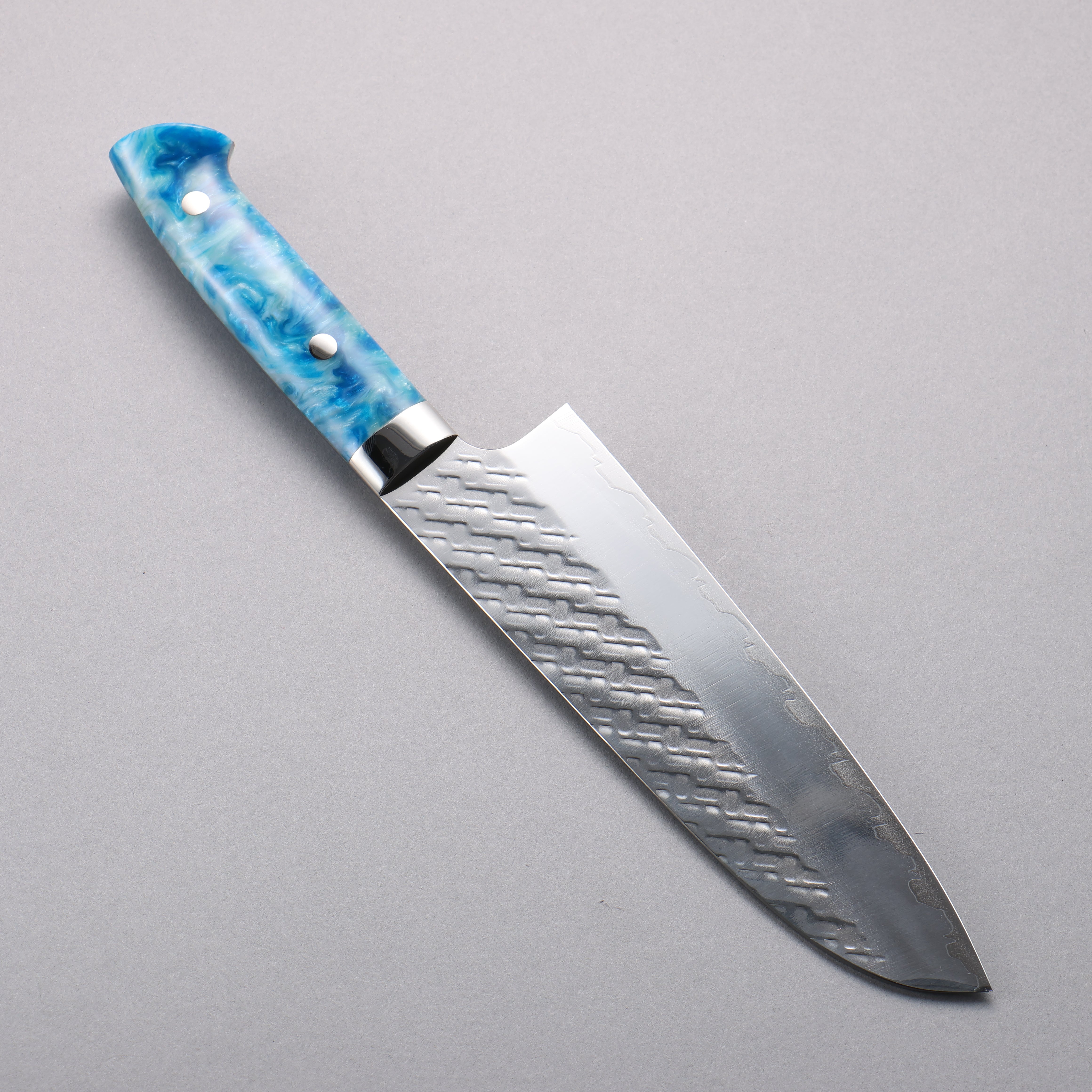 Takeshi Saji SPG STRIX Hammered Migaki Finished Santoku 180mm Blue and White Acrylic Handle - Seisuke Knife