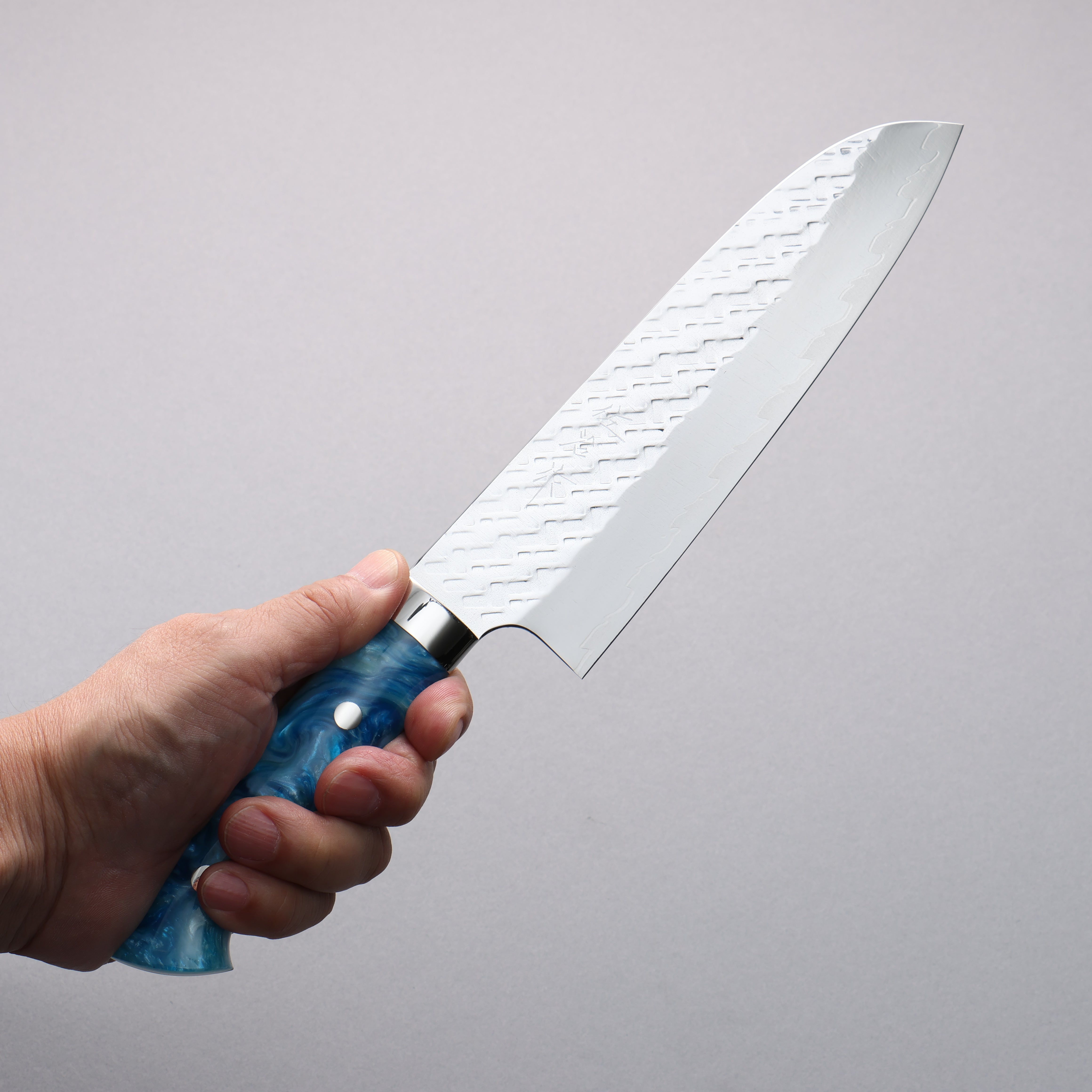 Takeshi Saji SPG STRIX Hammered Migaki Finished Santoku 180mm Blue and White Acrylic Handle - Seisuke Knife