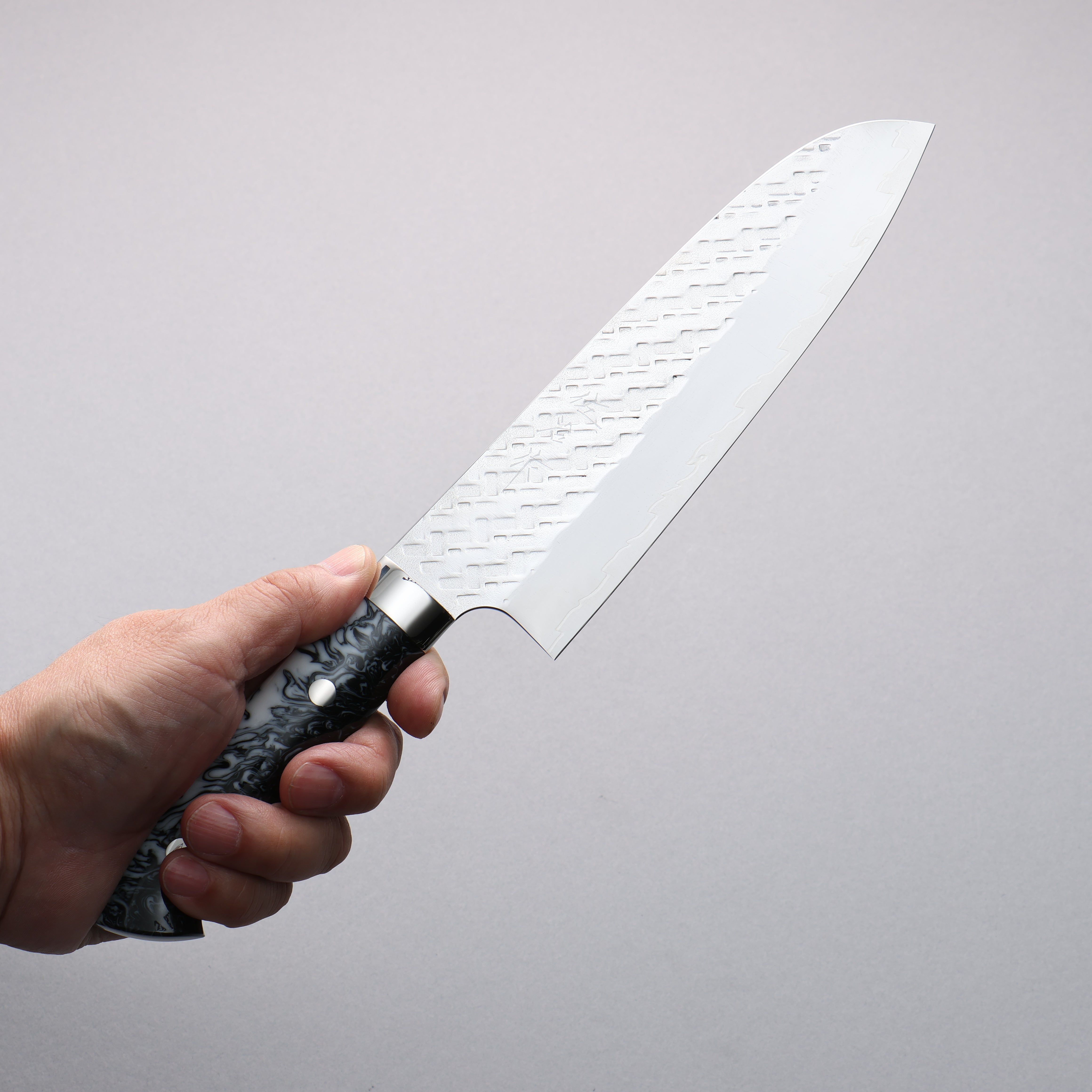 Takeshi Saji SPG STRIX Hammered Migaki Finished Santoku 180mm White and Black Marble Acrylic Handle - Seisuke Knife