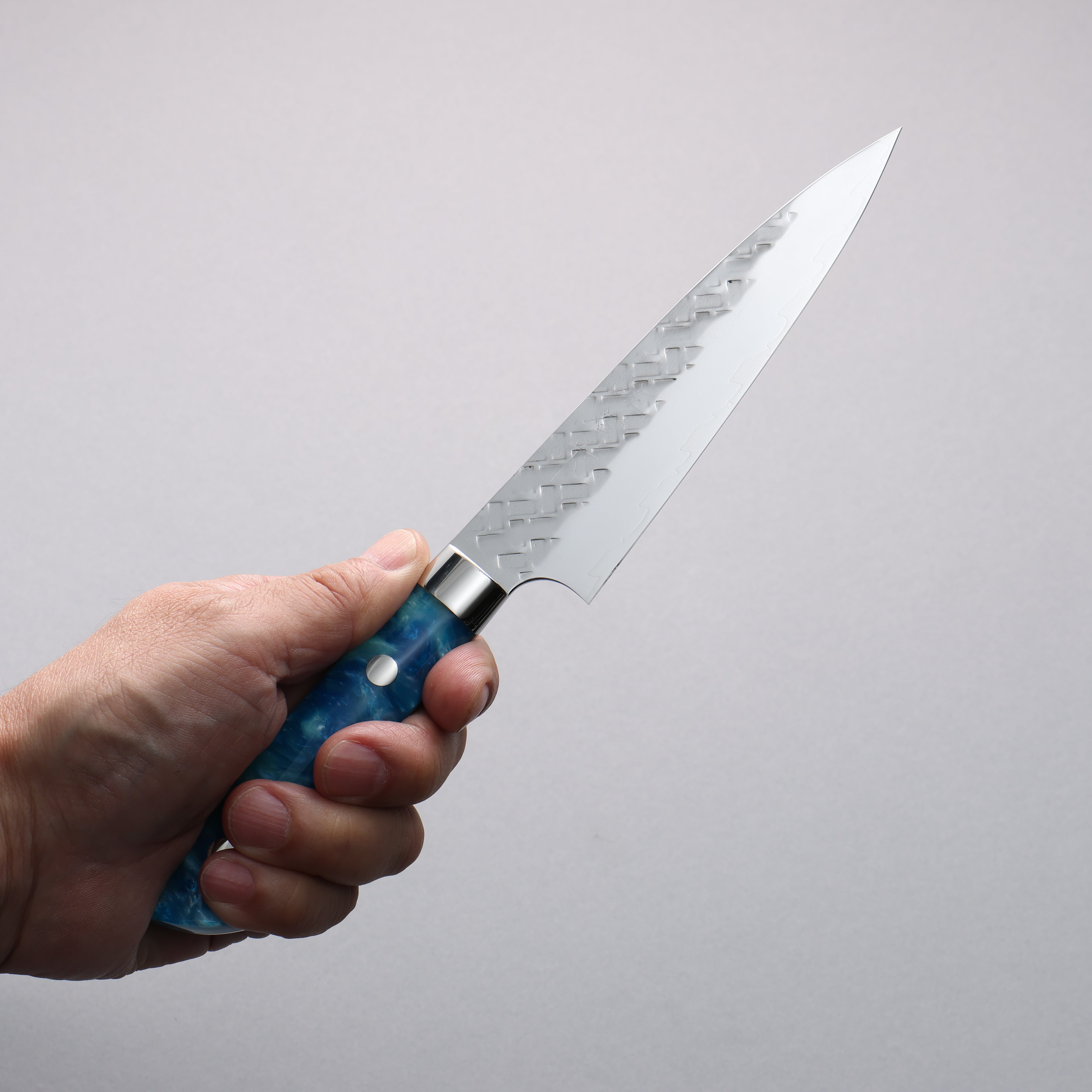 Takeshi Saji SPG STRIX Hammered Migaki Finished Petty-Utility 130mm Blue and White Acrylic Handle - Seisuke Knife