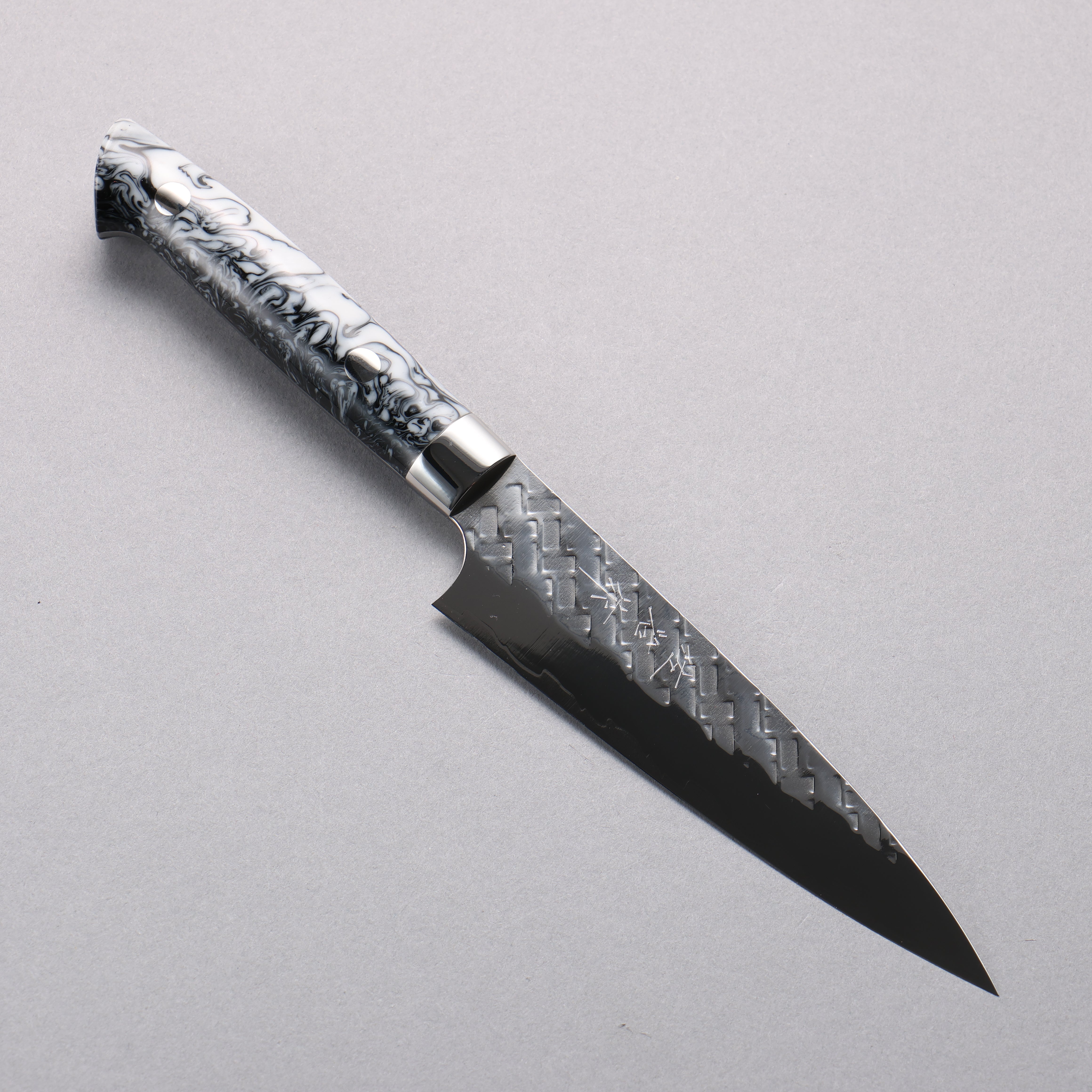 Takeshi Saji SPG STRIX Hammered Migaki Finished Petty-Utility 130mm White and Black Marble Acrylic Handle - Seisuke Knife
