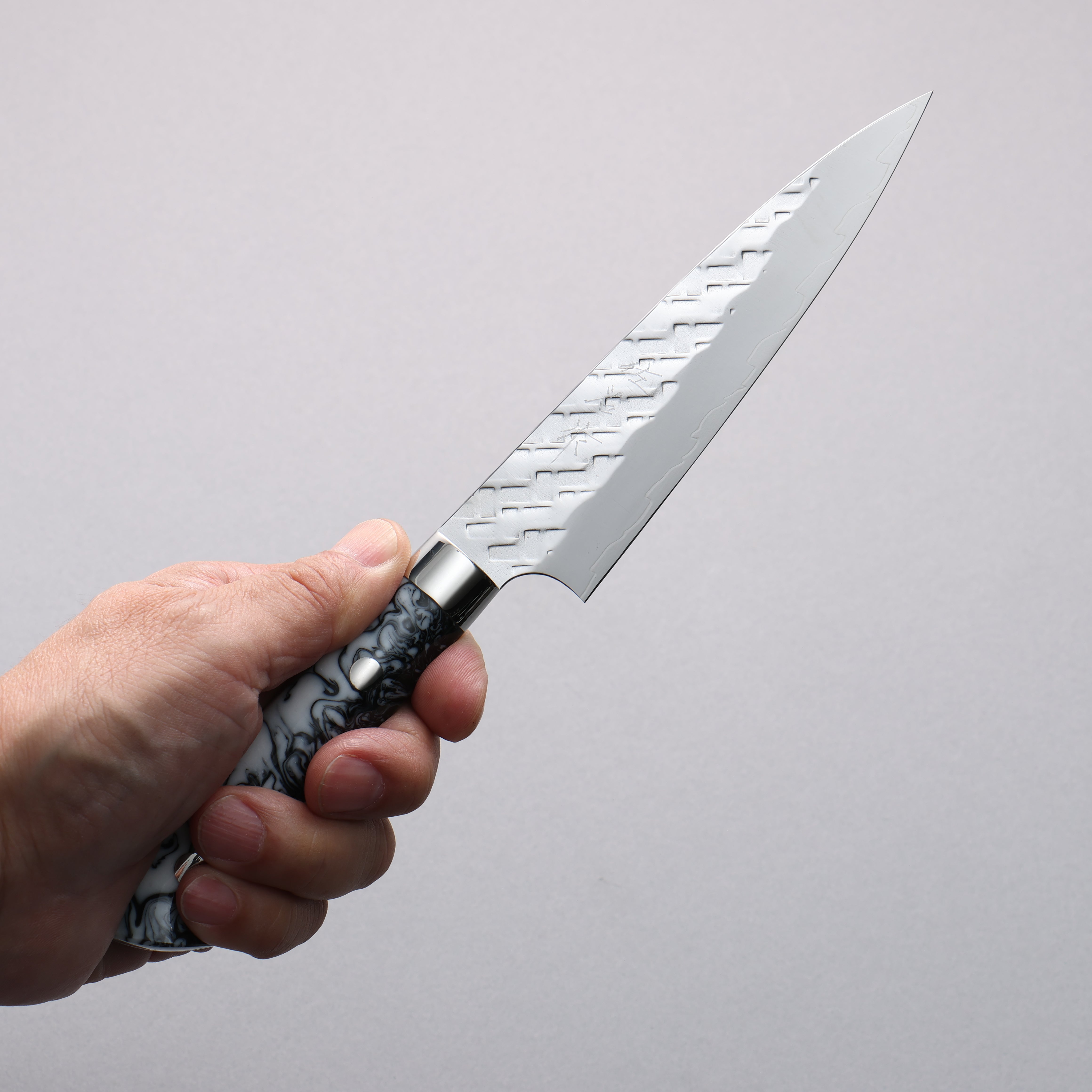 Takeshi Saji SPG STRIX Hammered Migaki Finished Petty-Utility 130mm White and Black Marble Acrylic Handle - Seisuke Knife
