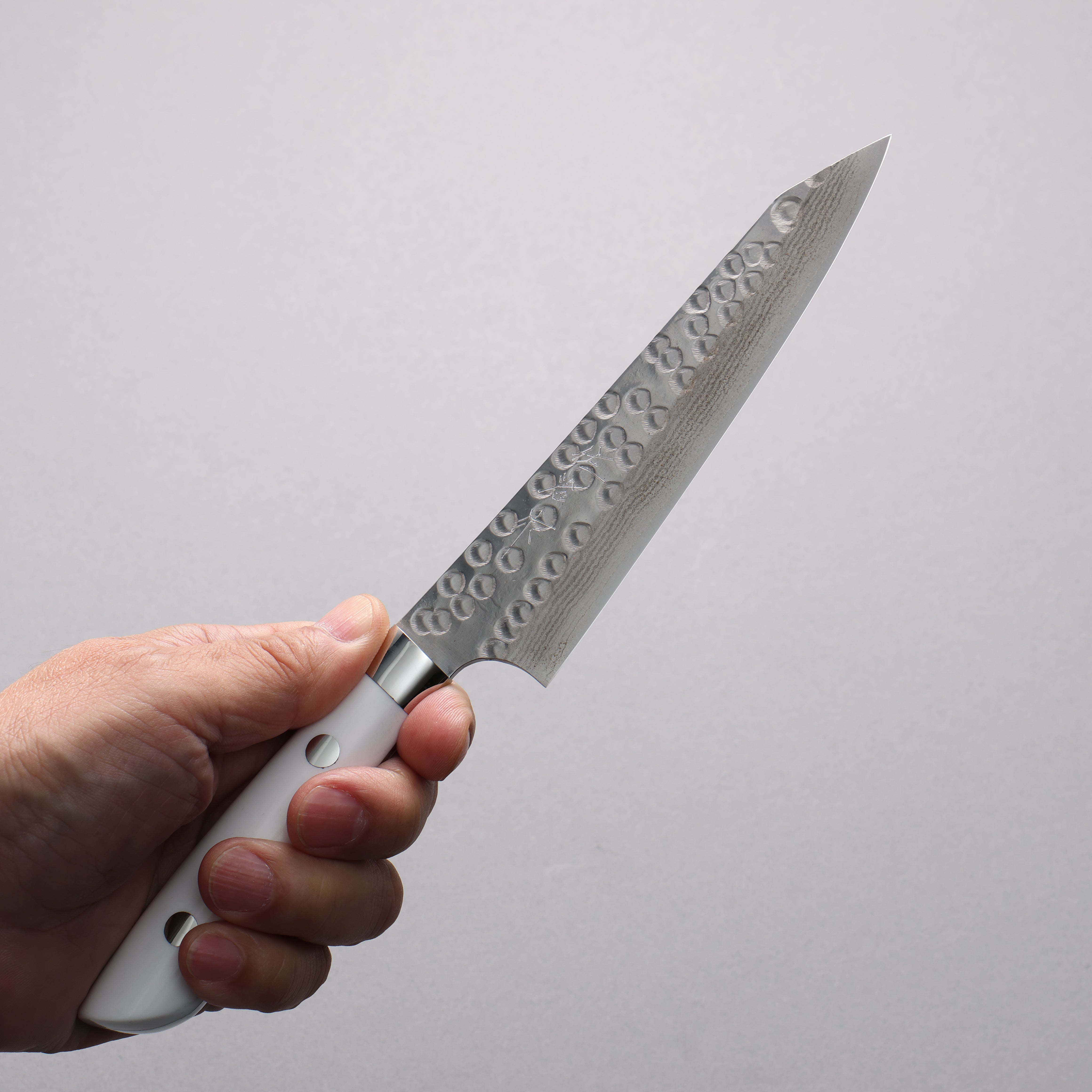 Takeshi Saji SRS13 Damascus Hammered(Maru) Kiritsuke Petty-Utility 130mm White Corian Handle - Seisuke Knife