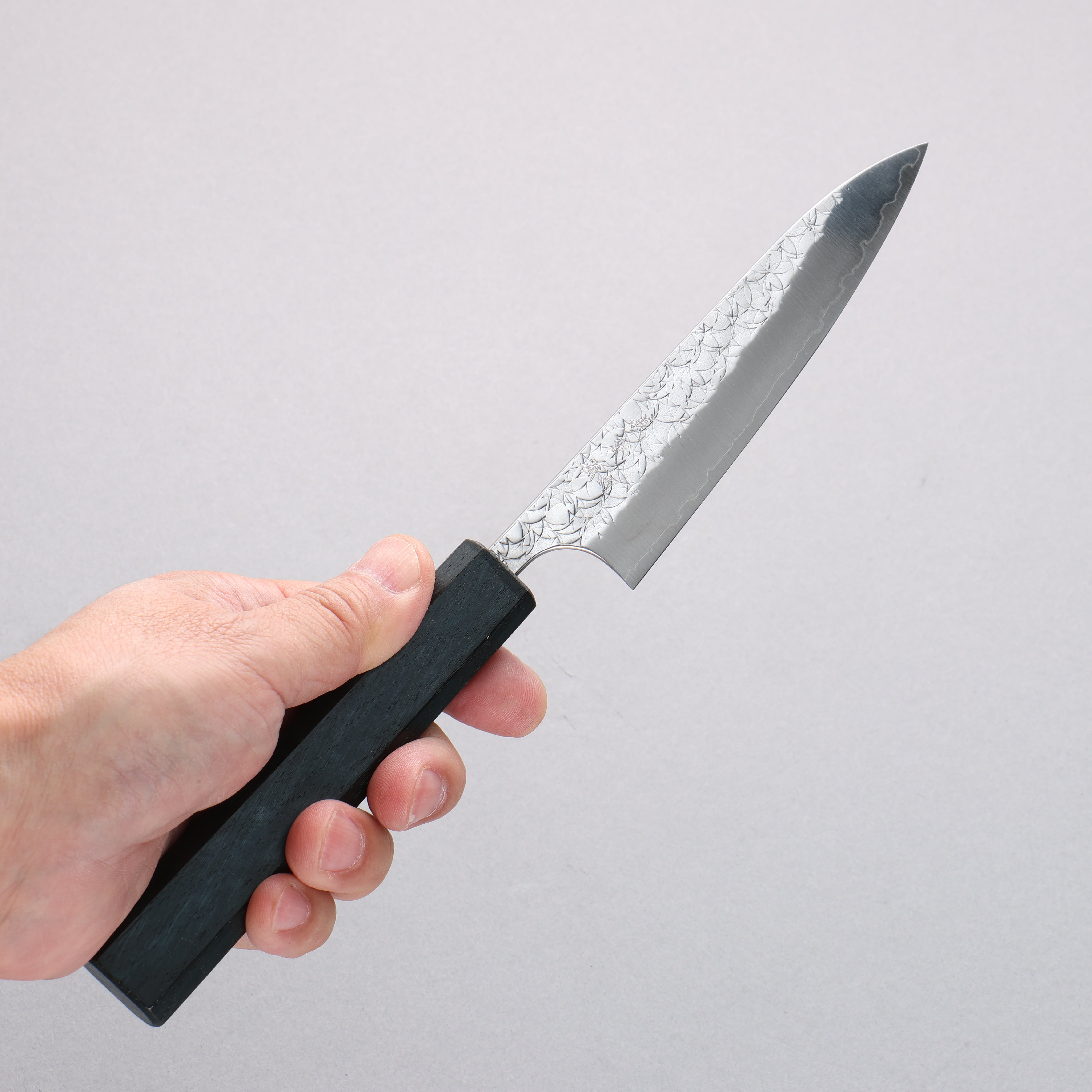 Yoshimi Kato Minamo SG2 Hammered Petty-Utility 120mm Oak (Indigo Dyed) Handle - Seisuke Knife