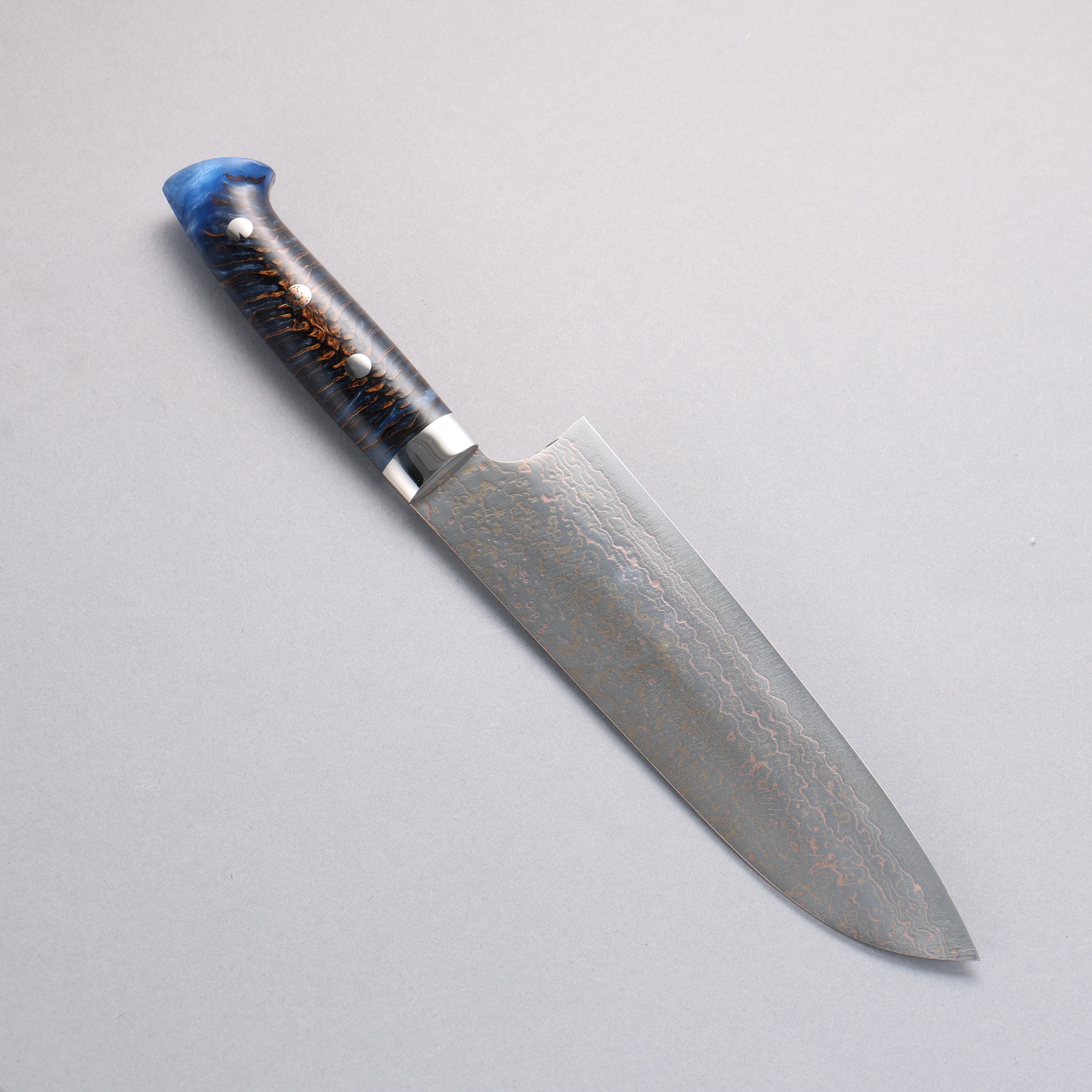 Takeshi Saji VG10w Colored Damascus Santoku 180mm Pine Cone and Blue Acrylic Handle - Seisuke Knife