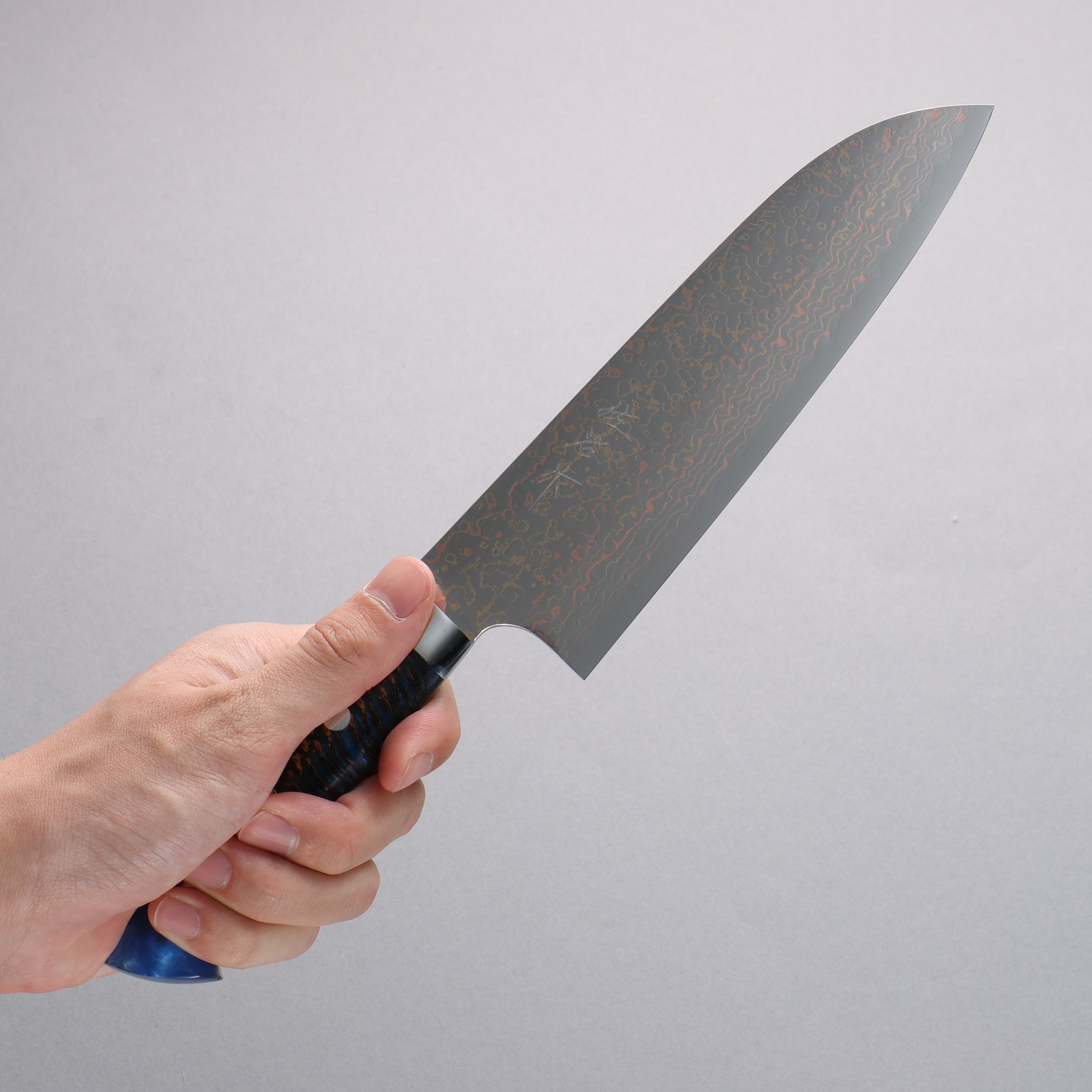 Takeshi Saji VG10w Colored Damascus Santoku 180mm Pine Cone and Blue Acrylic Handle - Seisuke Knife