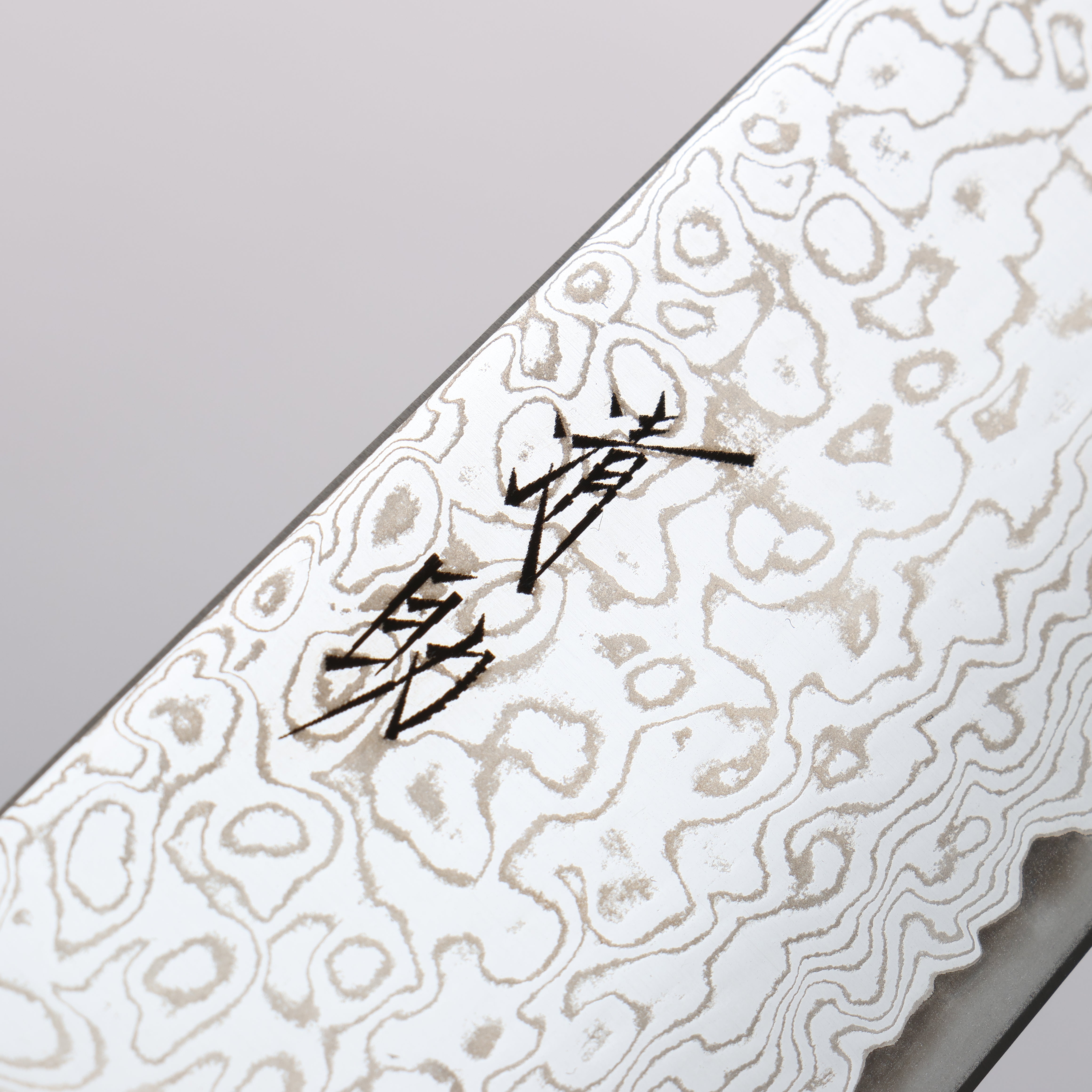 Seisuke Kagami-2 AUS10 Migaki Damascus Santoku 180mm Black Pakkawood Handle - Seisuke Knife
