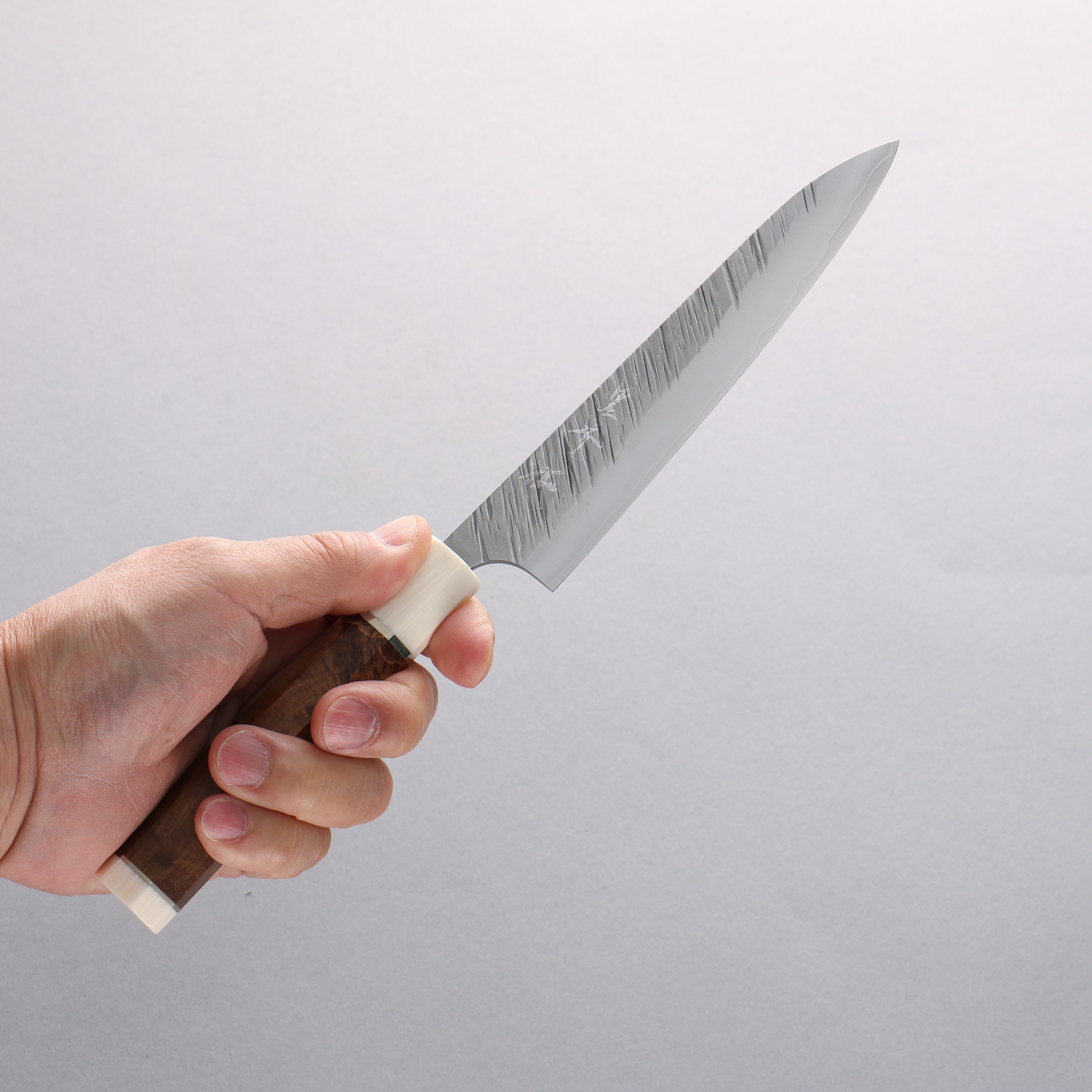 Yu Kurosaki Fujin SG2 Hammered Petty-Utility 150mm Chinese Quince & White Caps Handle - Seisuke Knife