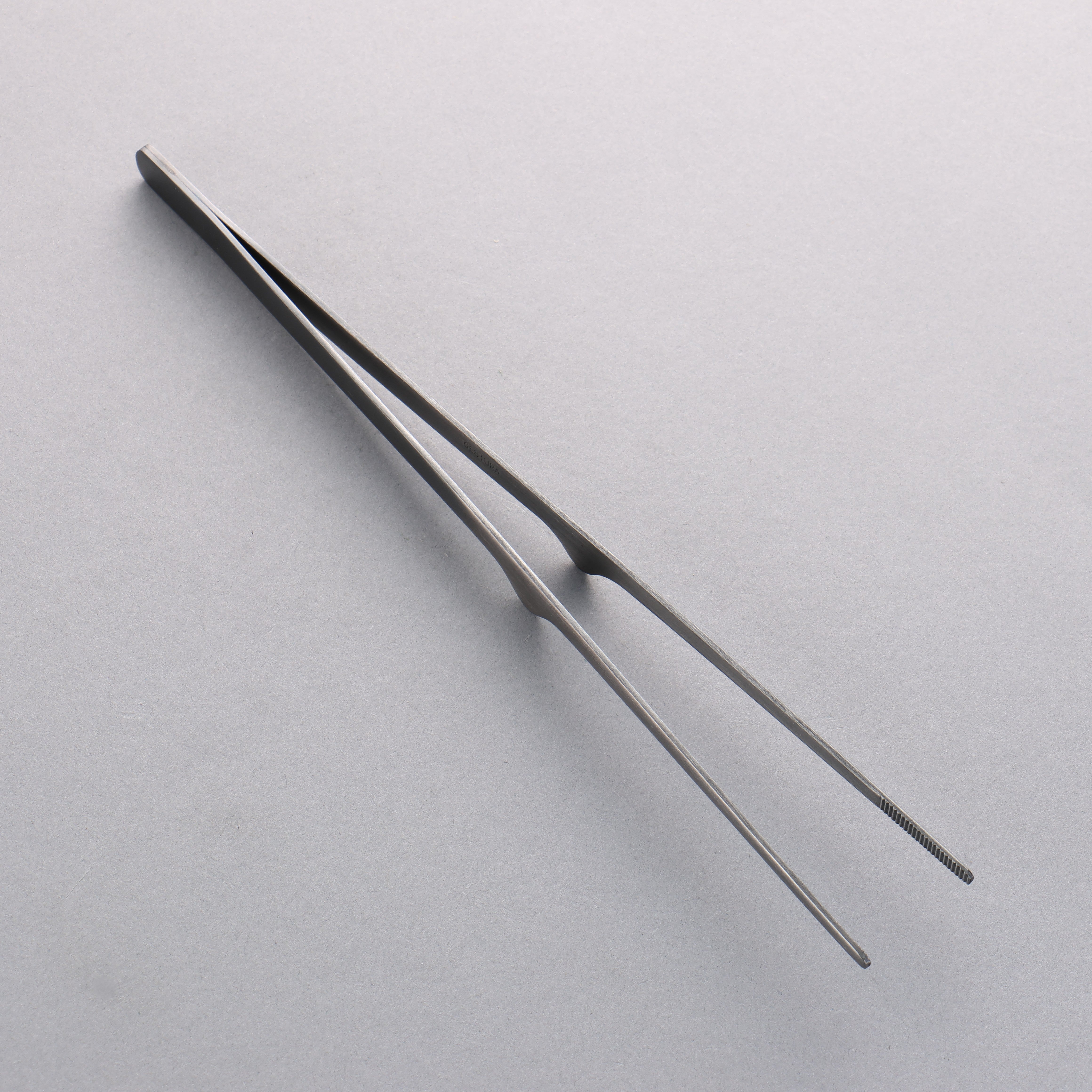 Gestura Stando Black Metal Tongs 250mm - Seisuke Knife
