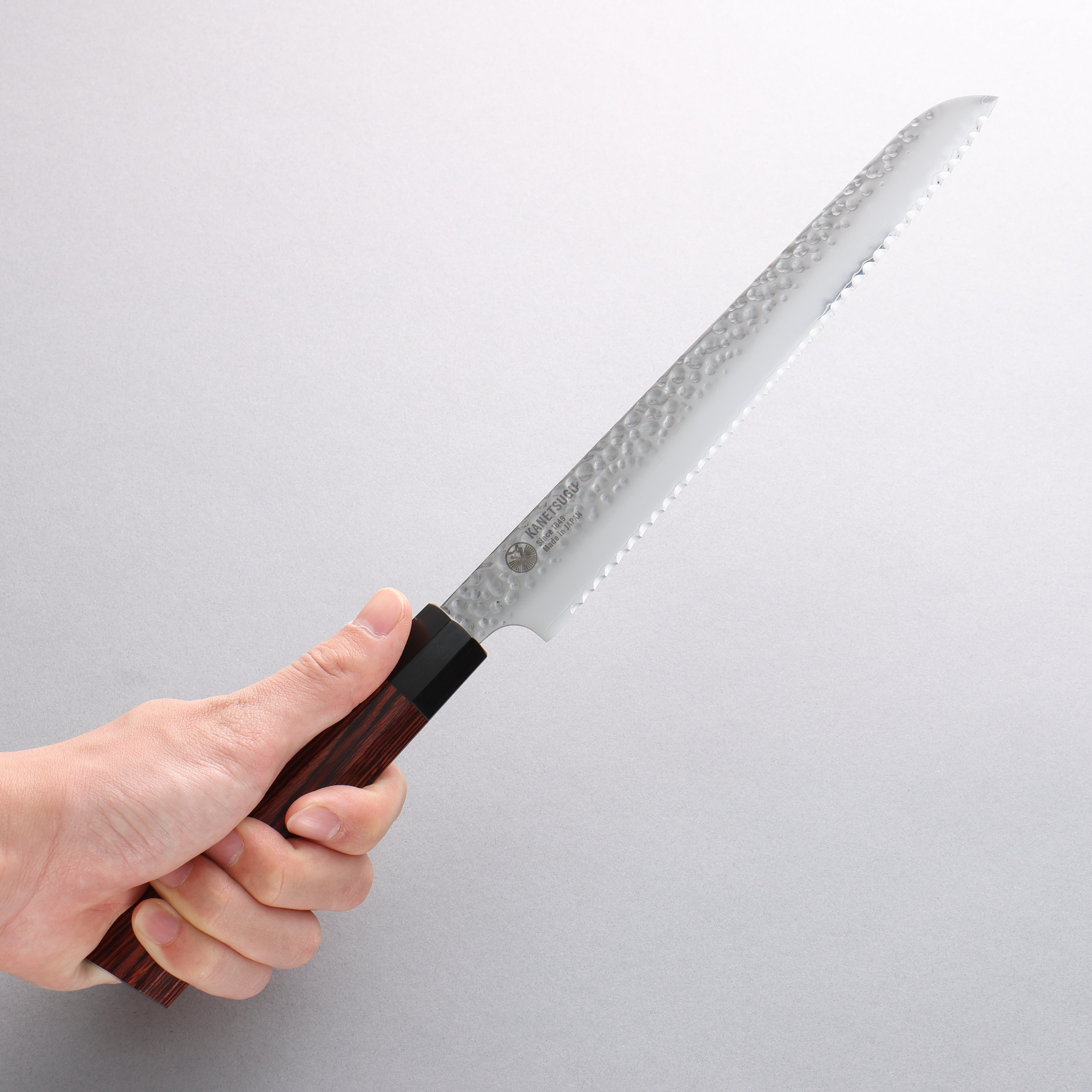 Seki Kanetsugu VG10 Hammered Bread Slicer 210mm Heptagonal Pakkawood Handle - Seisuke Knife