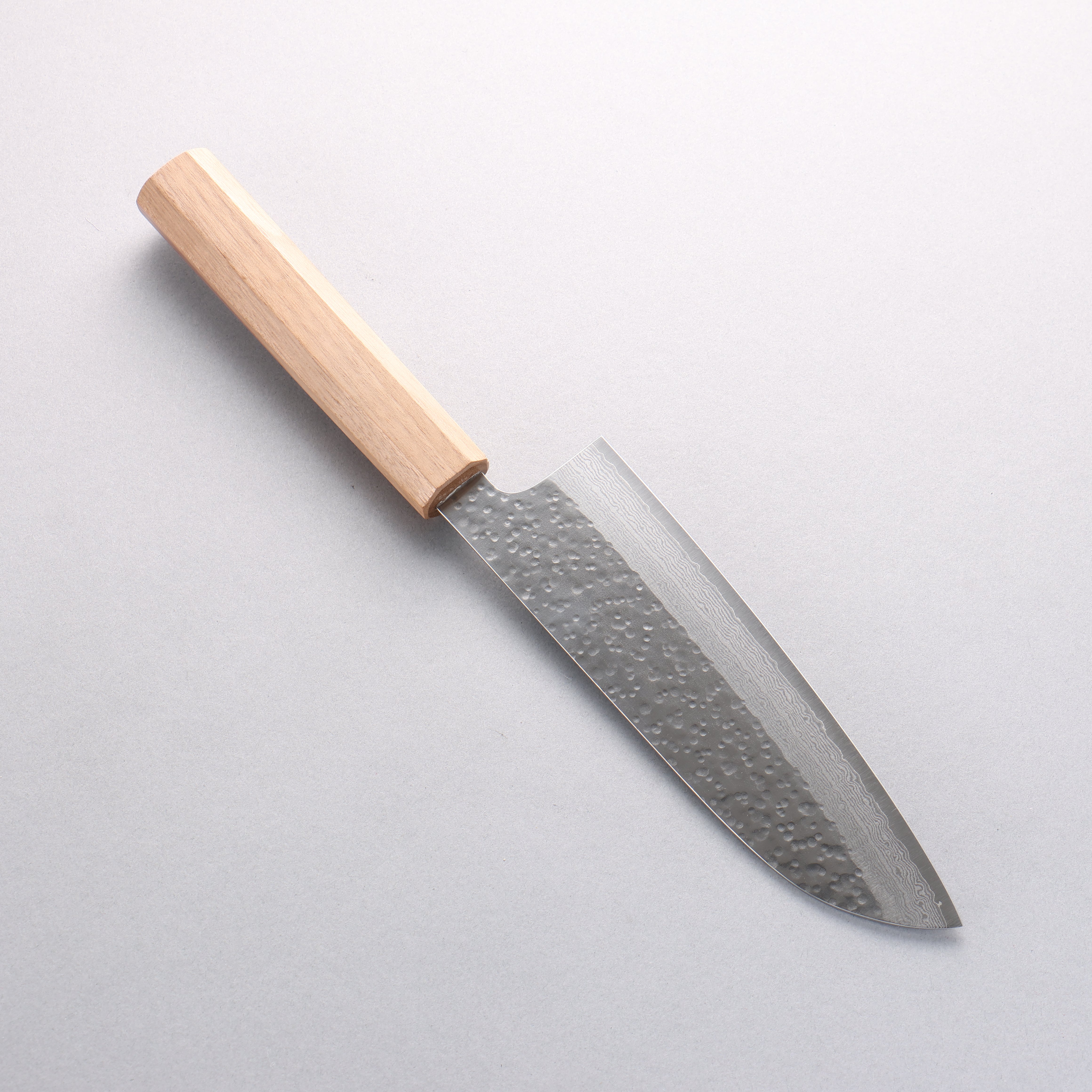 Makoto Kurosaki VG7 Maru Hammered Damascus Santoku 170mm Walnut Handle - Seisuke Knife
