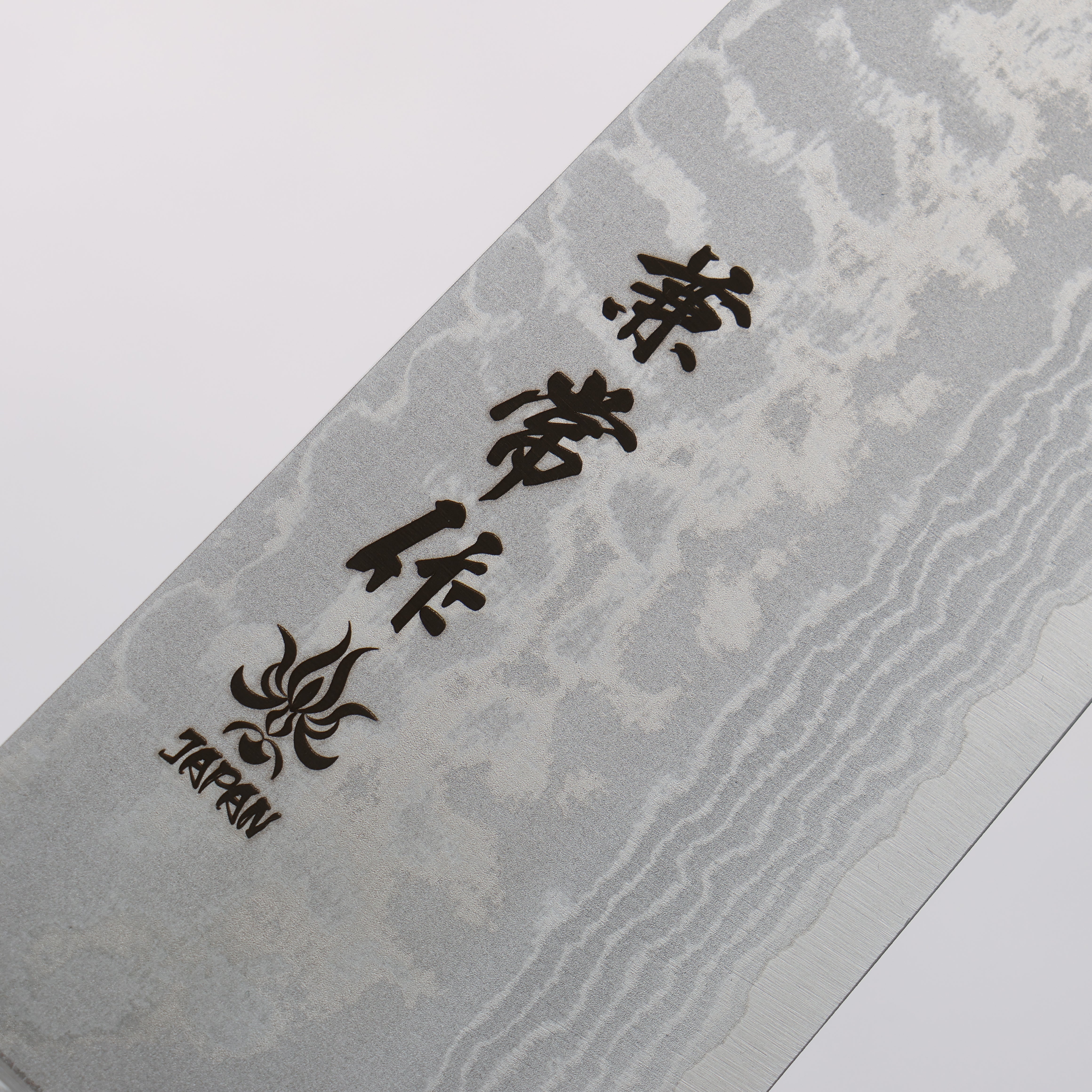 Kanetsune Sairyu VG10 Damascus Santoku 165mm Ash Wood Handle - Seisuke Knife
