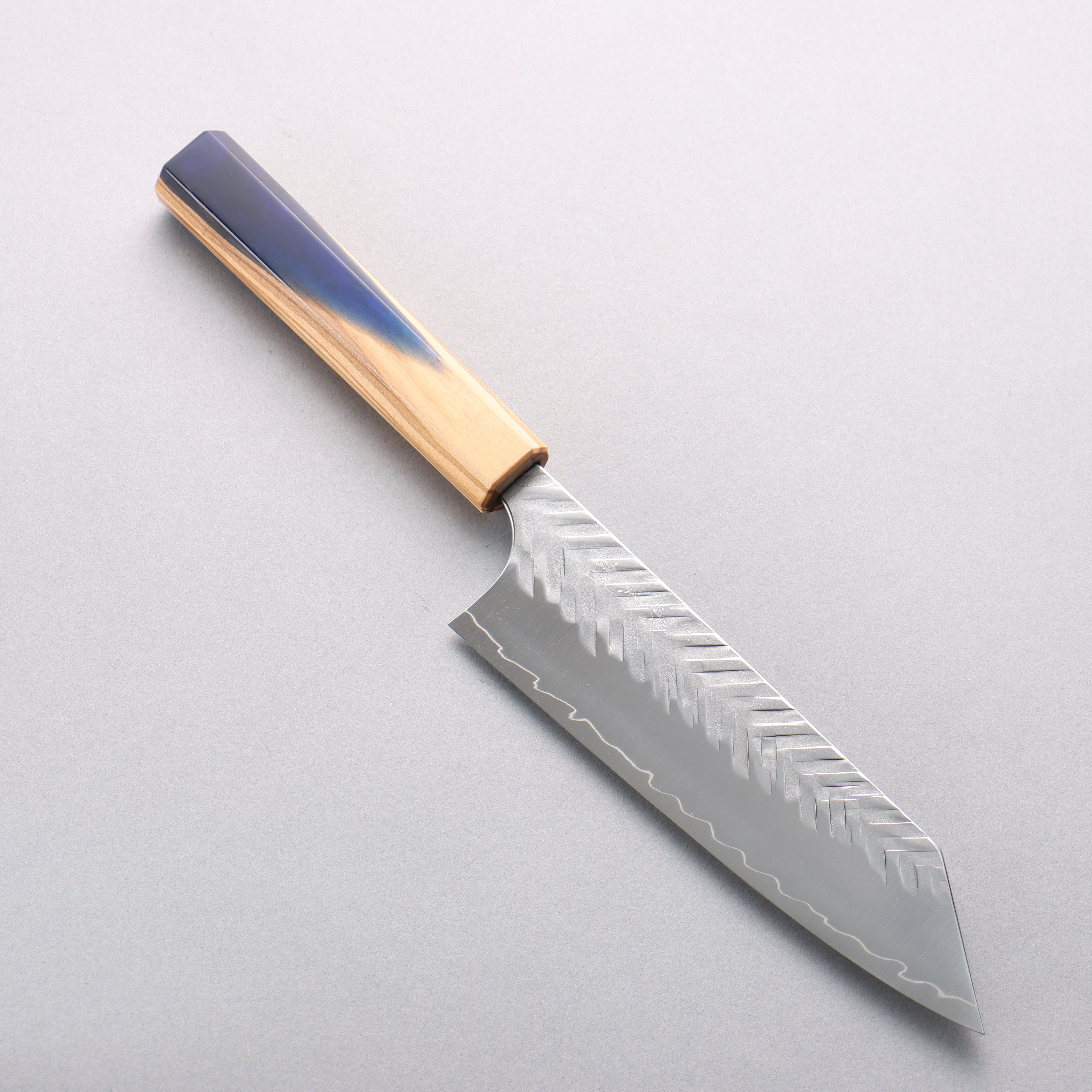 Yoshimi Kato SPG STRIX Hammered (V) Bunka 170mm Olive Tree and Blue Resin Handle - Seisuke Knife