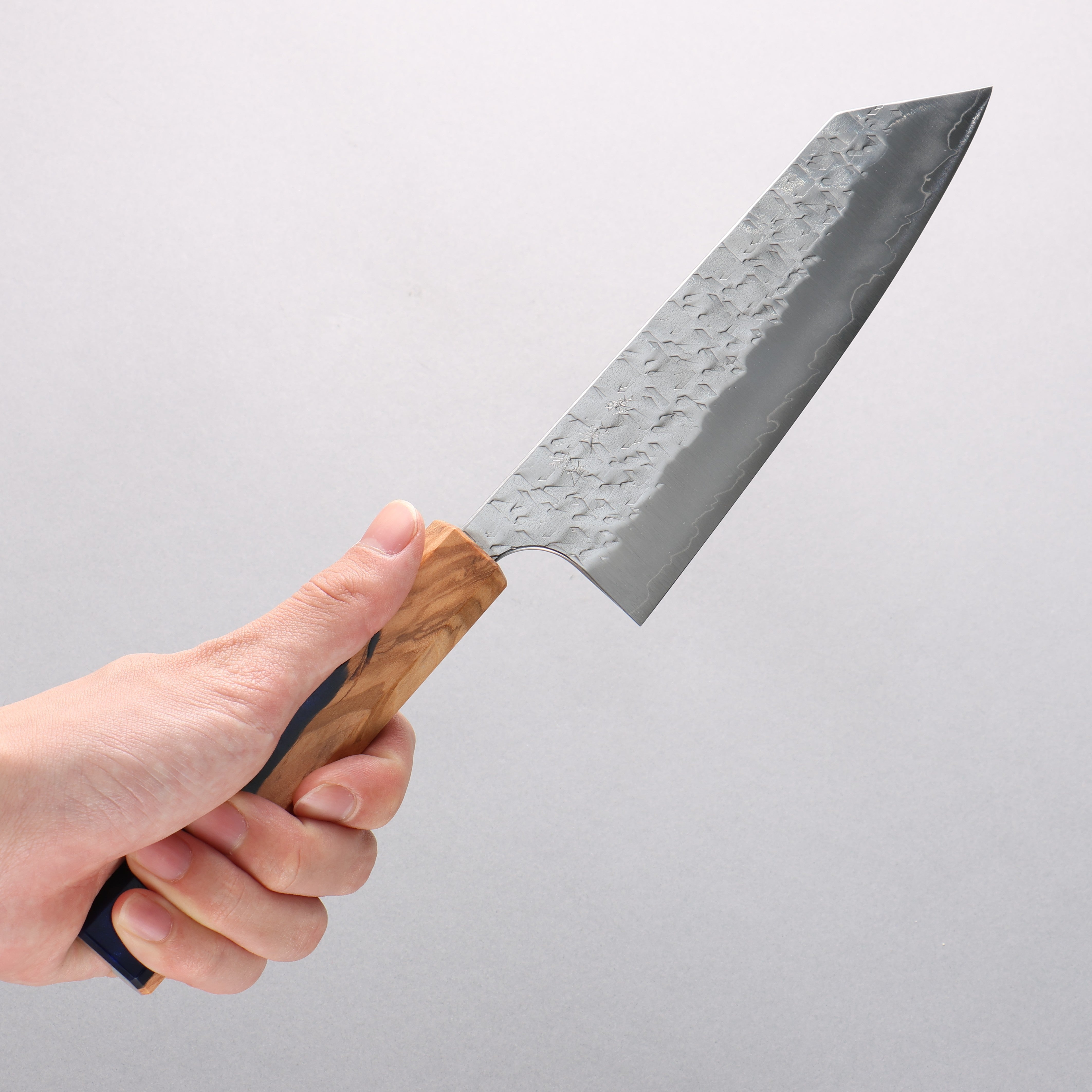 Yoshimi Kato Hyo SG2 Hammered Bunka 170mm Olive Tree and Blue Resin Handle - Seisuke Knife