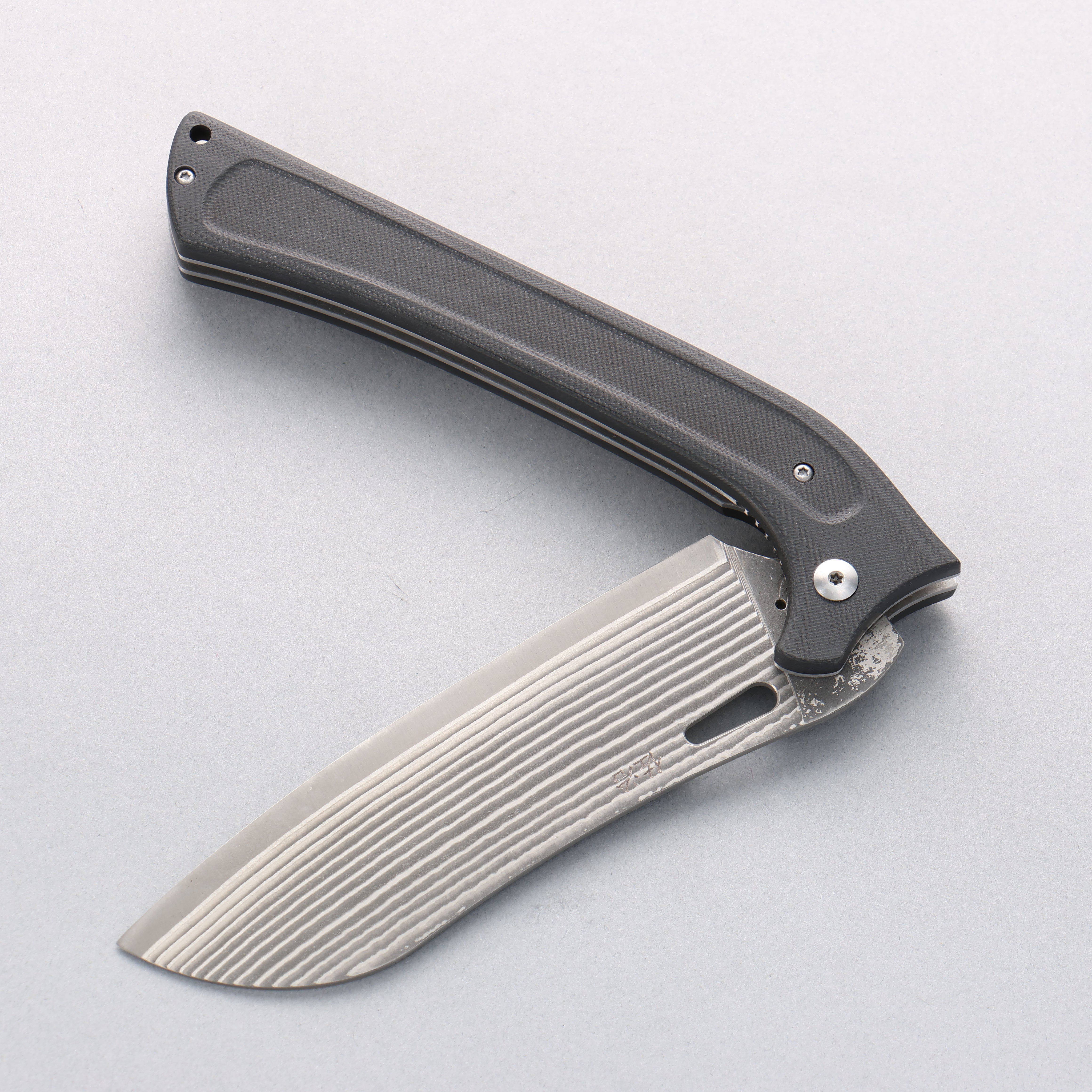 Takeshi Saji SG2 Black Damascus Folding Santoku 130mm Carbon Fiber Handle - Seisuke Knife