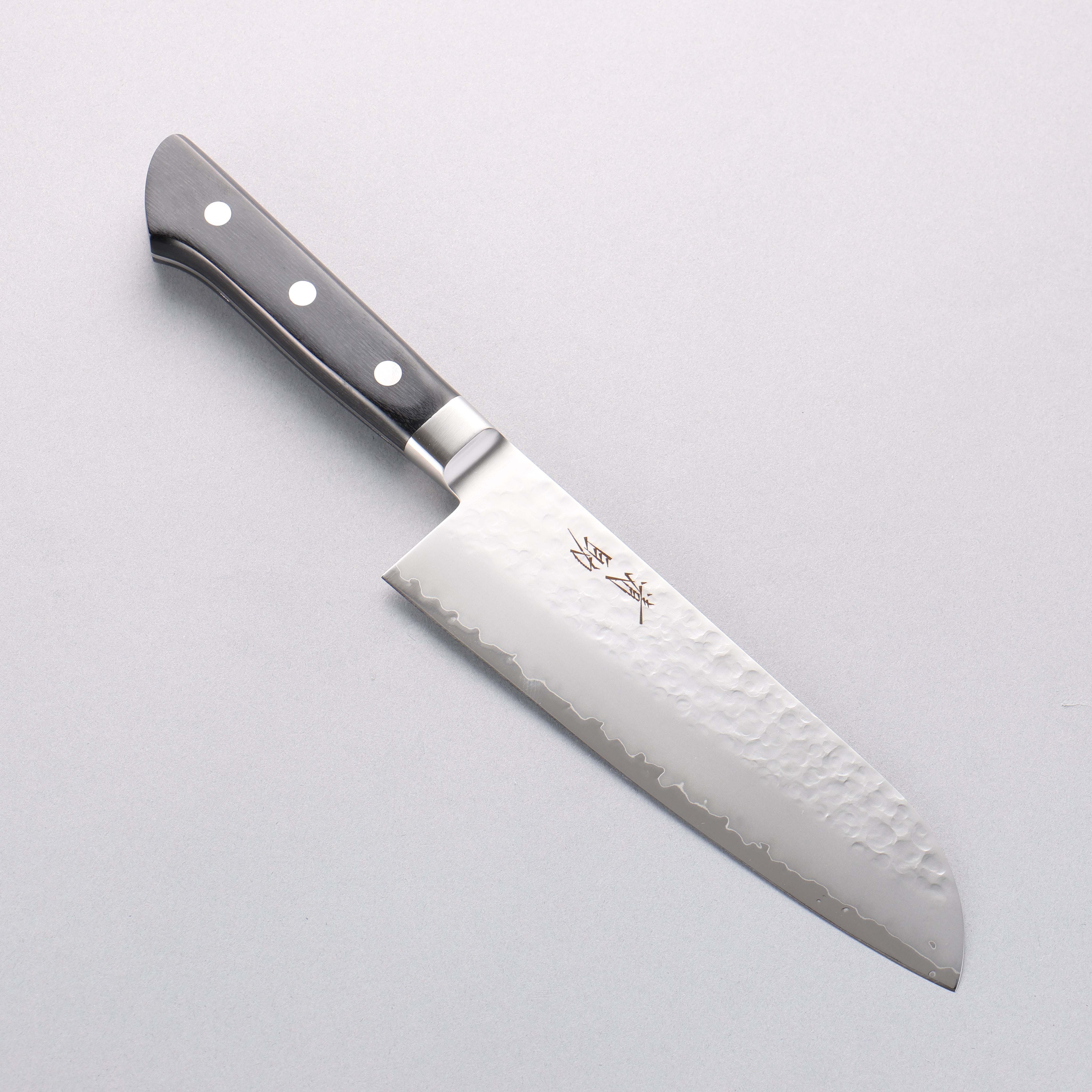 Seisuke VG5 Hammered Kasumitogi Santoku 175mm Black Pakkawood Handle - Seisuke Knife