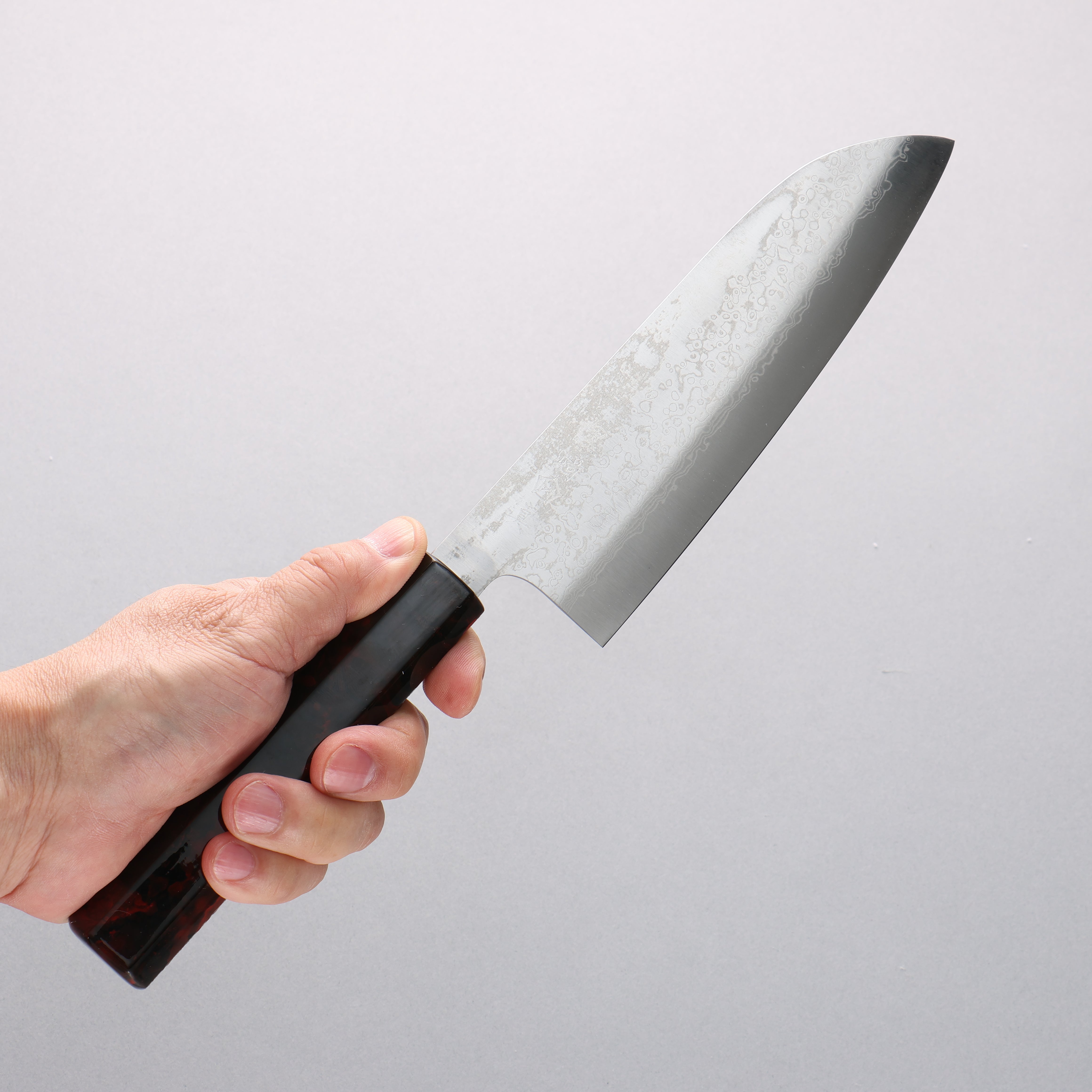 Makoto Kurosaki VG10w Damascus Santoku 165mm Lacquered Red/Black Marble Handle - Seisuke Knife