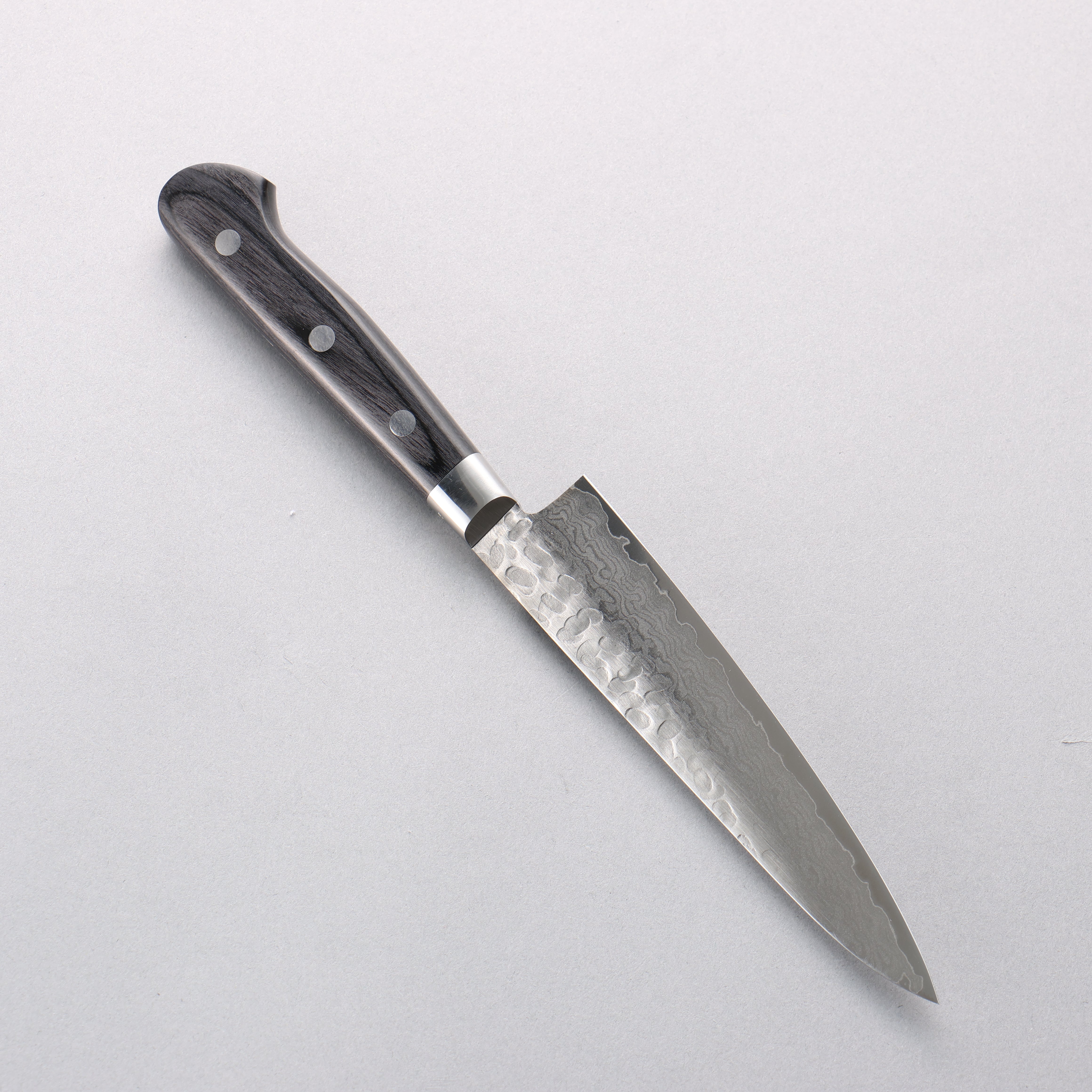 Sakai Takayuki VG10 Hammered Damascus 17 Layer Petty-Utility 135mm Black Pakkawood Handle - Seisuke Knife