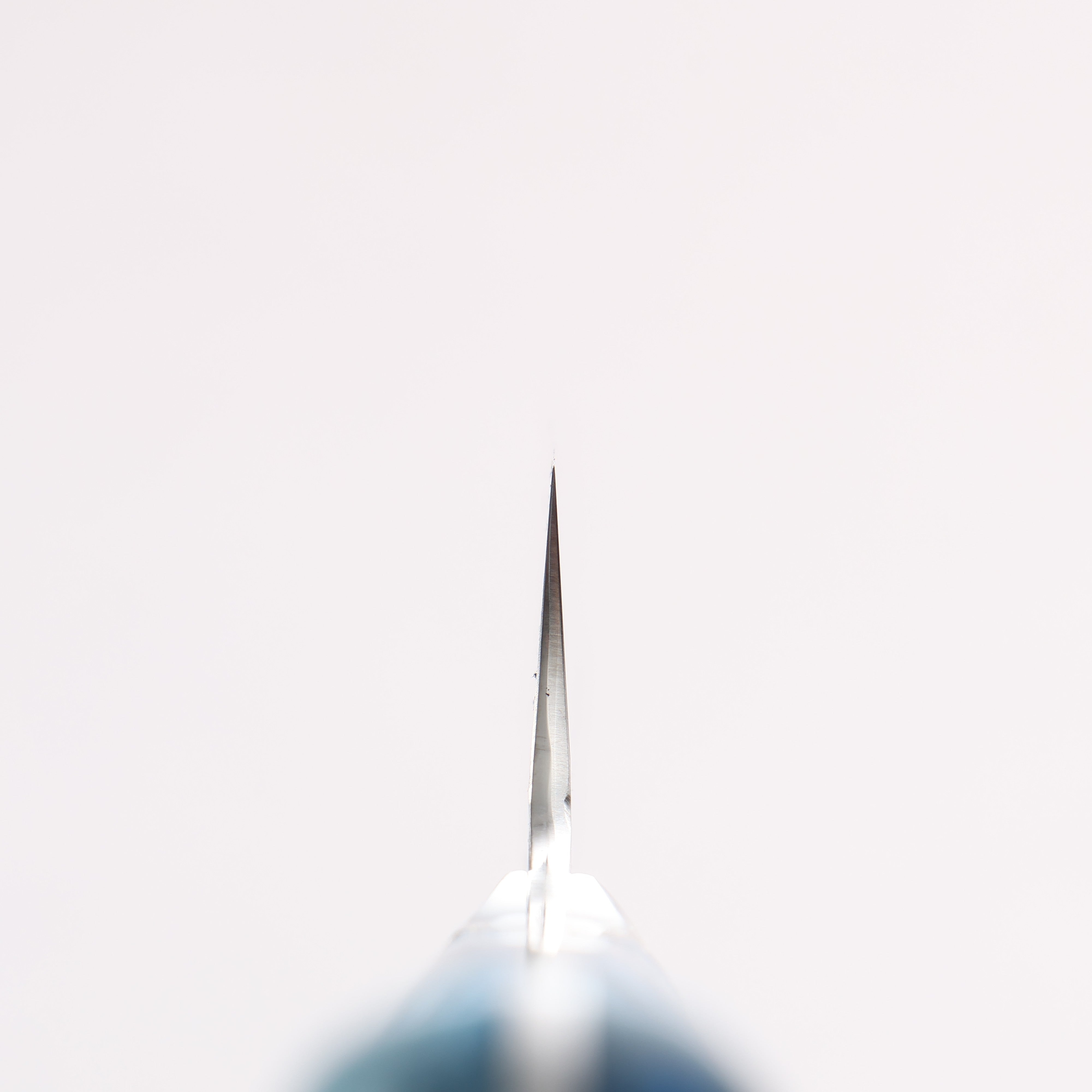 Yu Kurosaki Senko Ei SG2 Hammered Petty-Utility 150mm Blue and White Acrylic Handle - Seisuke Knife