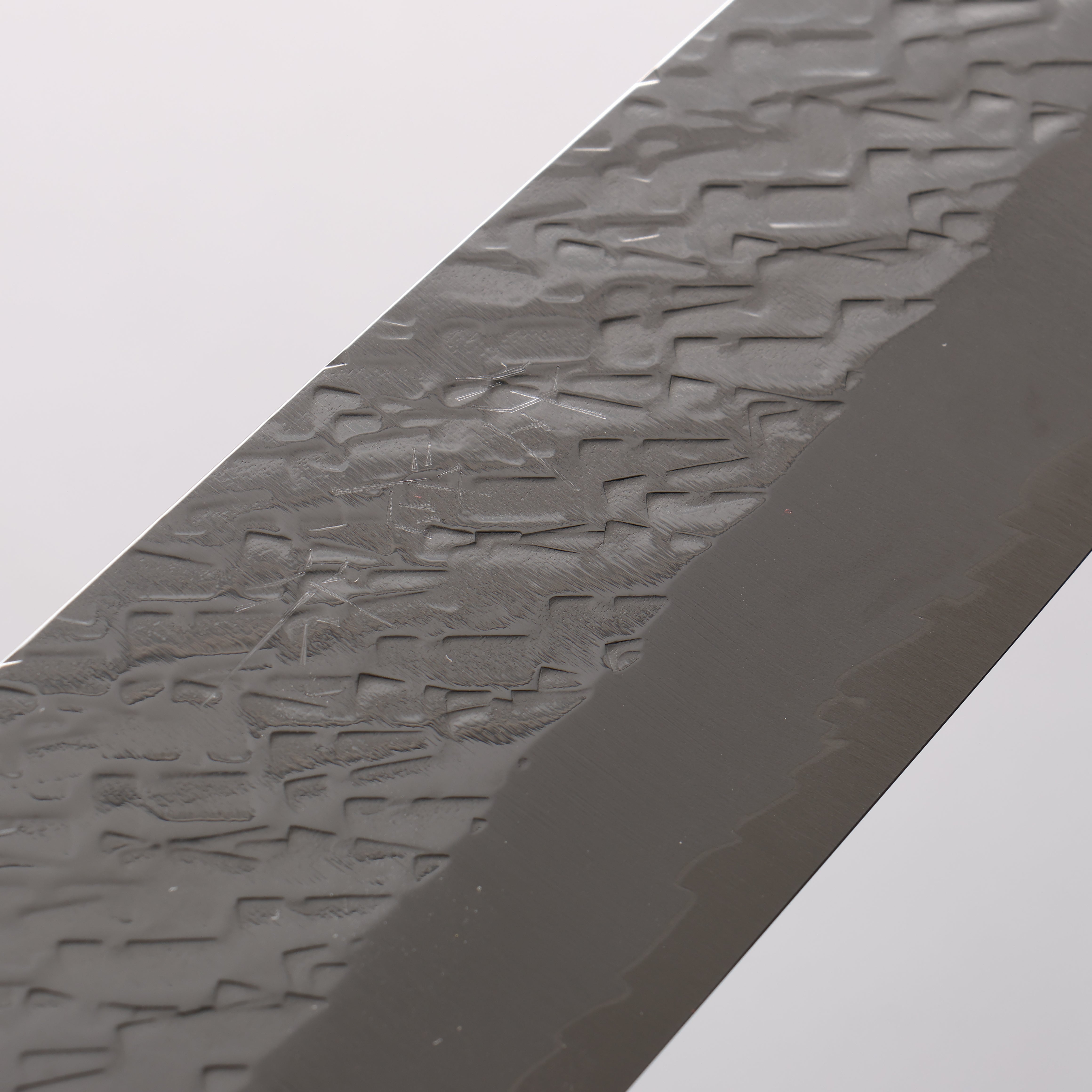 Takeshi Saji SPG STRIX Hammered Migaki Santoku 180mm White, Green, Gold Acrylic Handle - Seisuke Knife