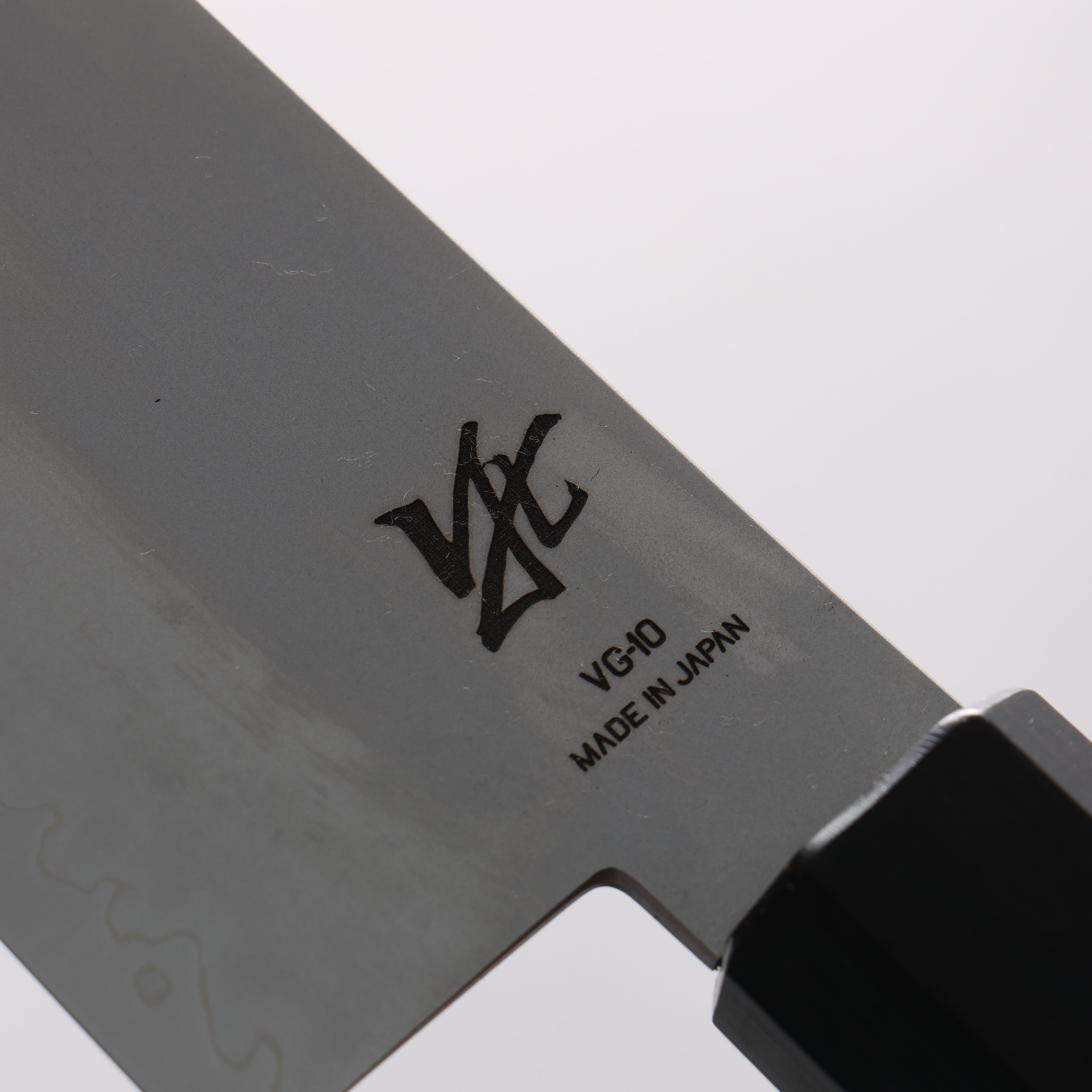 Seisuke VG10 Kiritsuke Santoku 180mm Shitan Handle - Seisuke Knife