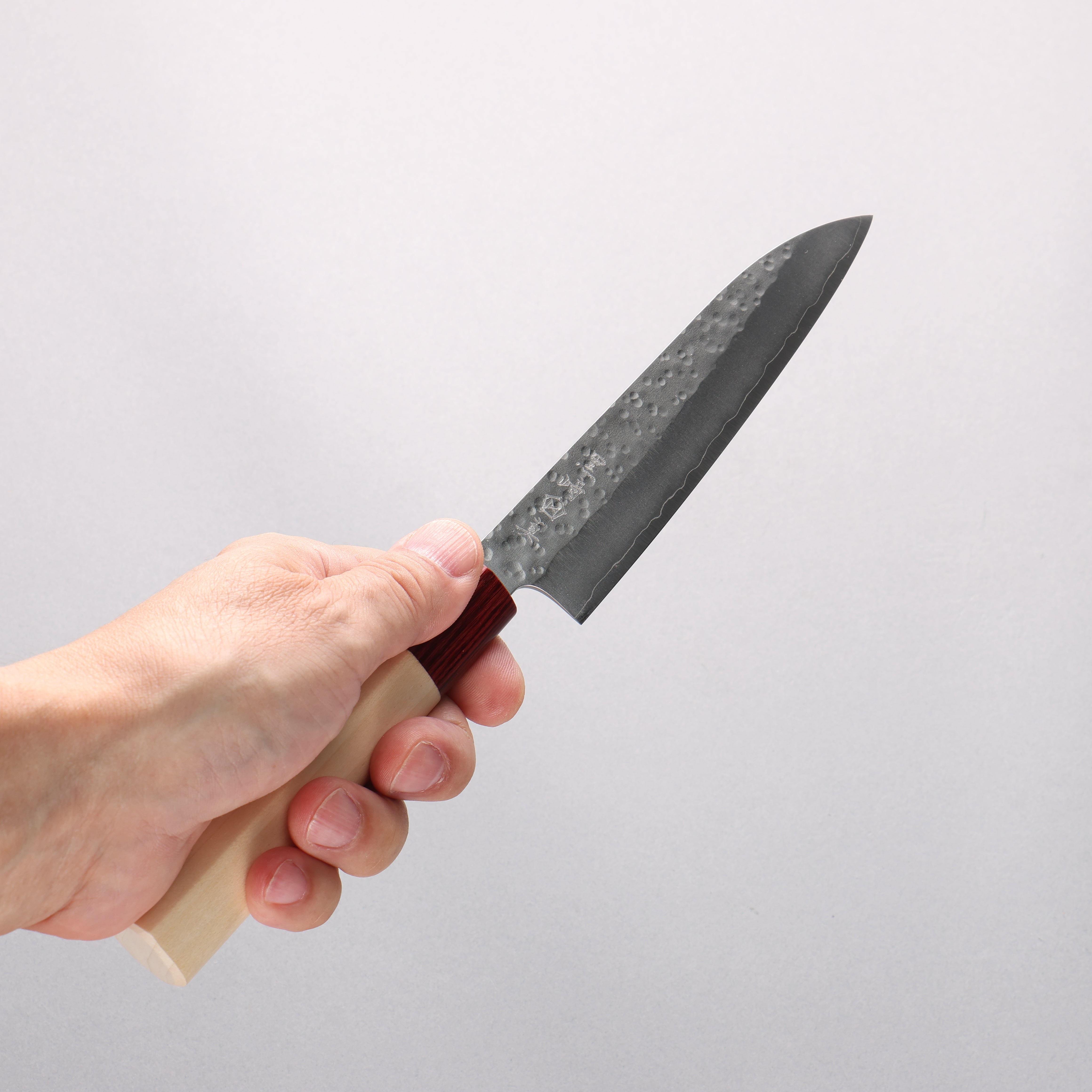Makoto Kurosaki VG10 Hammered Petty-Utility 135mm Magnolia & Red Pakkawood Handle - Seisuke Knife
