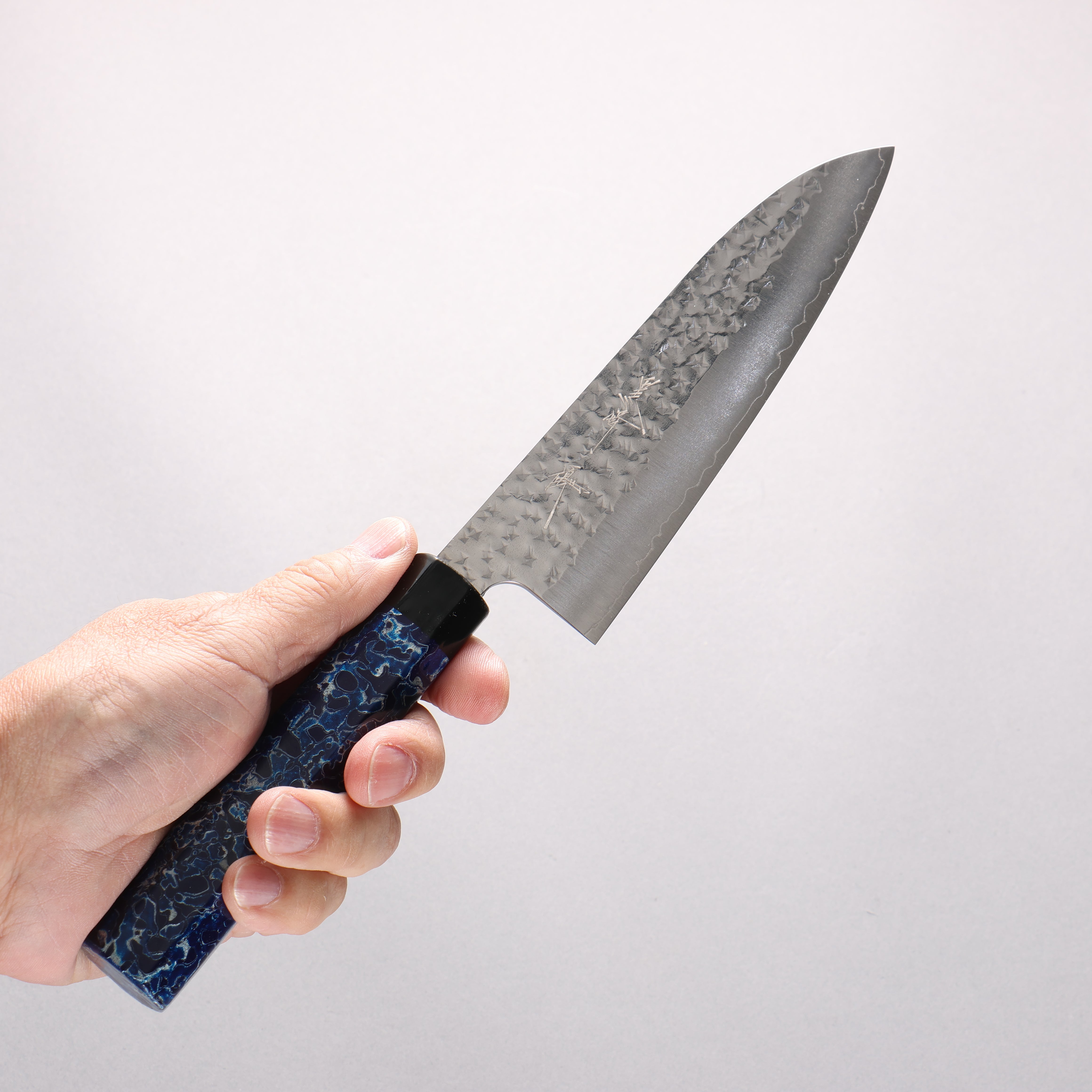 Yu Kurosaki Senko Ryu SG2 Hammered Small Santoku 150mm Blue & Black Lacquered Handle - Seisuke Knife