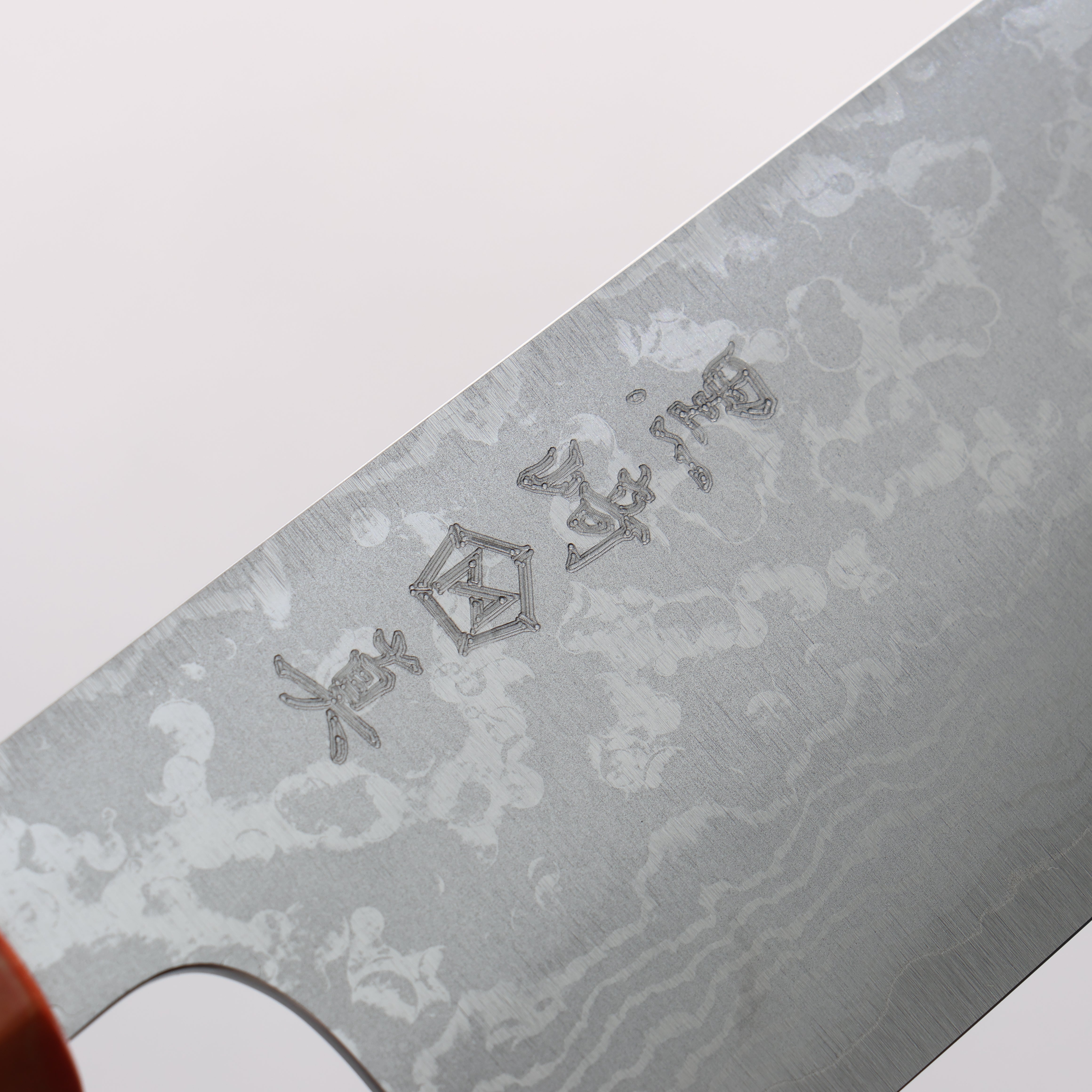 Makoto Kurosaki VG7 Damascus Santoku 165mm Lacquered Red/Purple Marble Handle - Seisuke Knife