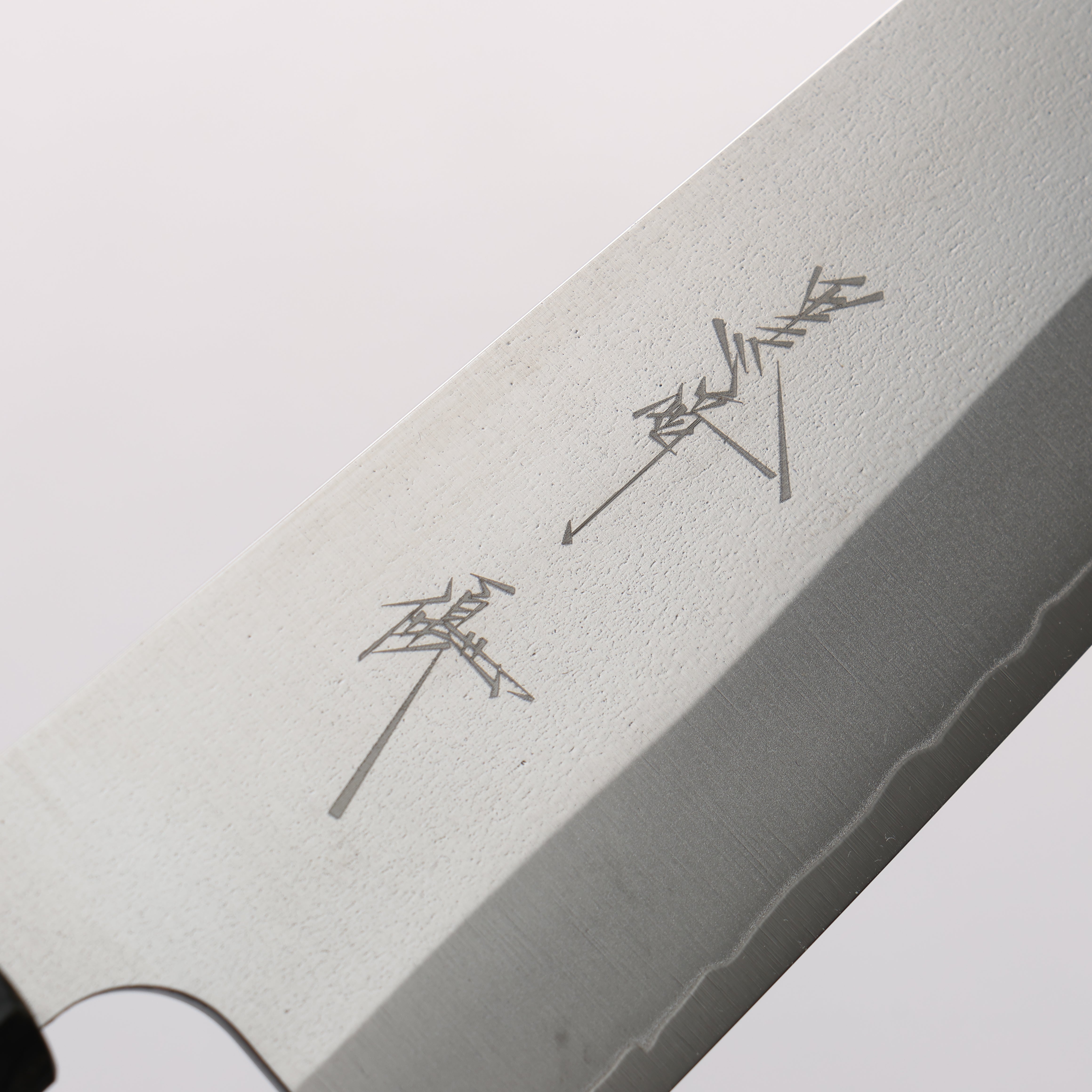 Yu Kurosaki New Gekko VG-XEOS Small Santoku 150mm Stabilized Burl & White Ring Handle - Seisuke Knife
