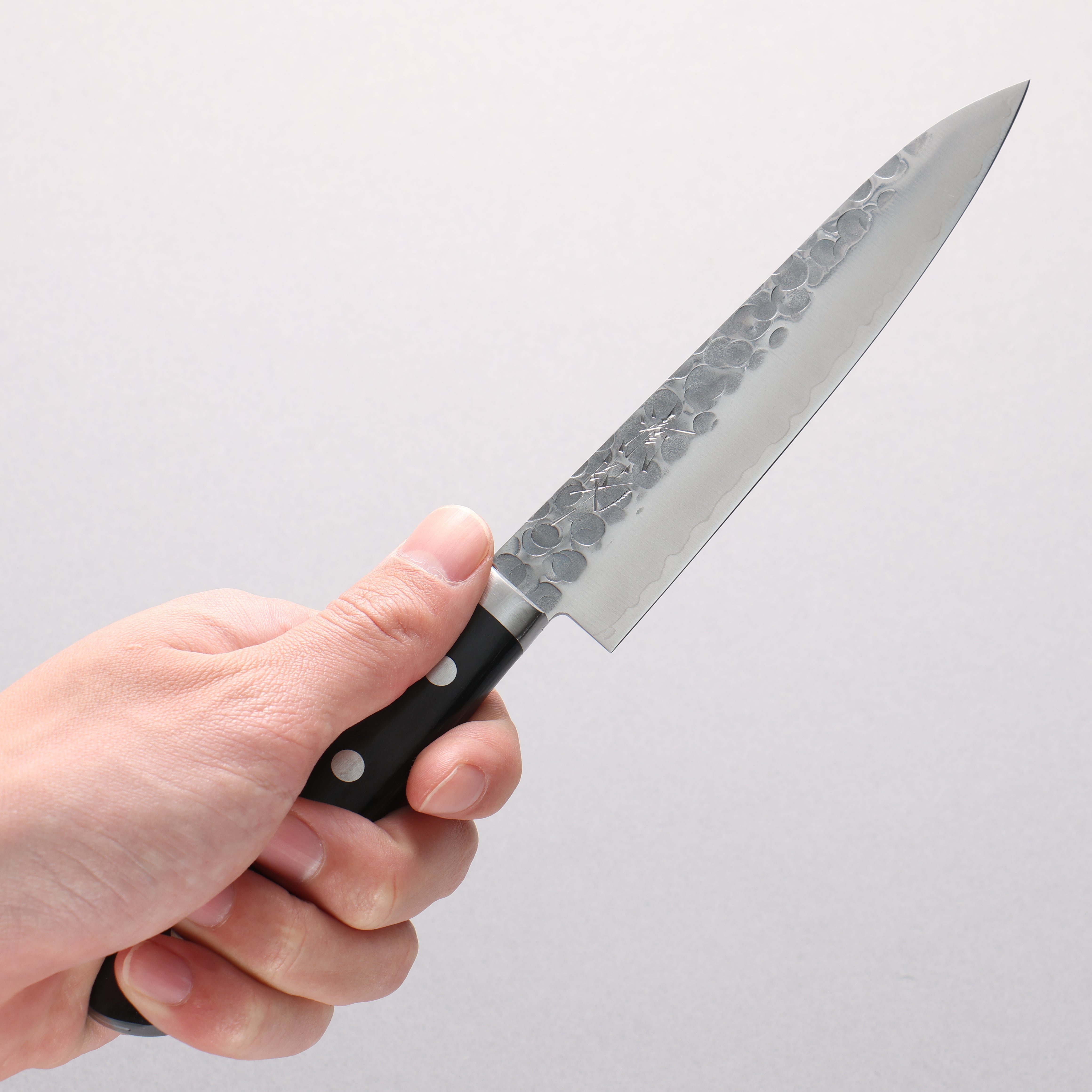 Seisuke VG1 Hammered Migaki Finished Petty-Utility 135mm Black Pakkawood Handle - Seisuke Knife