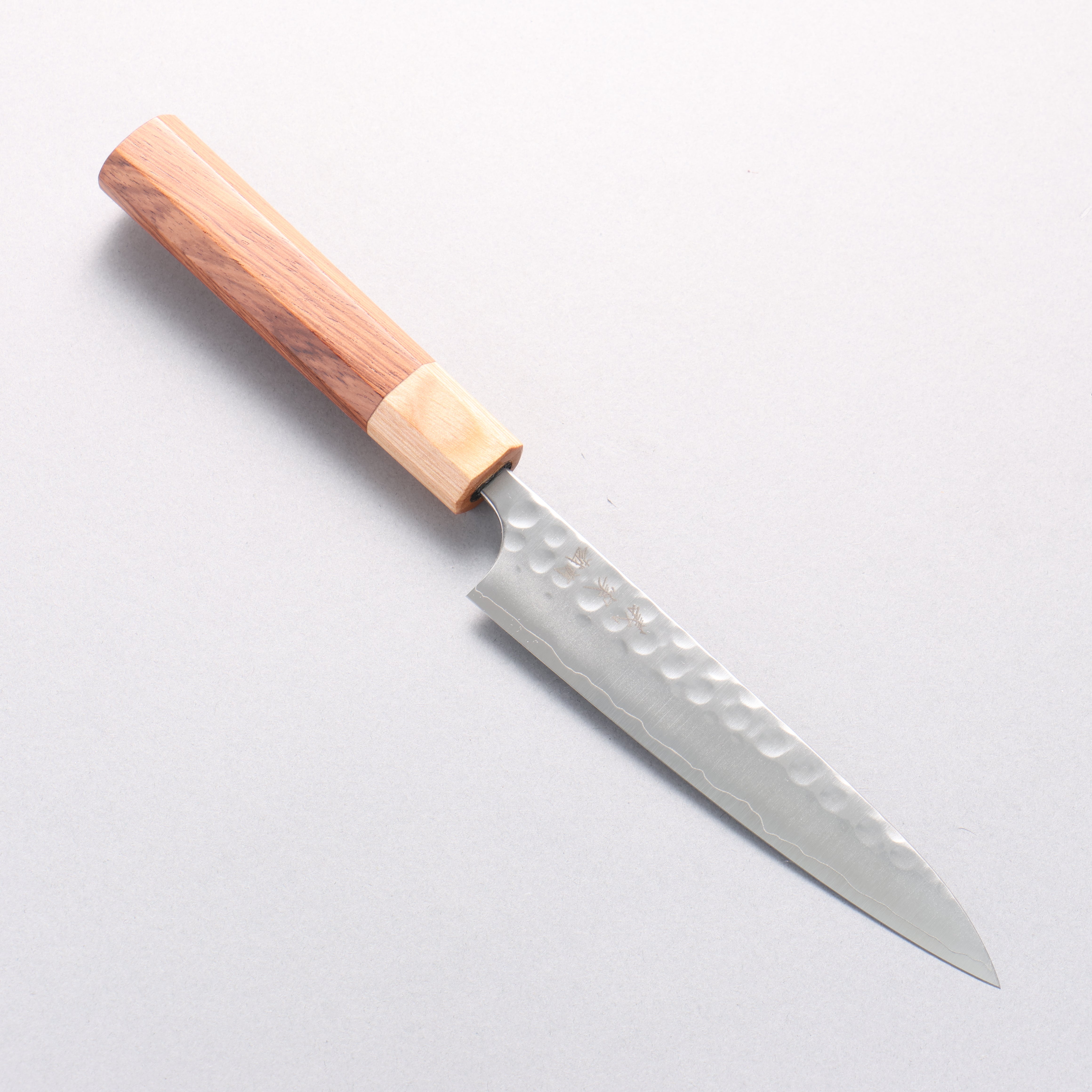 Yoshimi Kato Silver Steel No.3 Maru Hammered Migaki Petty-Utility 140mm Honduras Rosewood & White Pakkawood Handle - Seisuke Knife