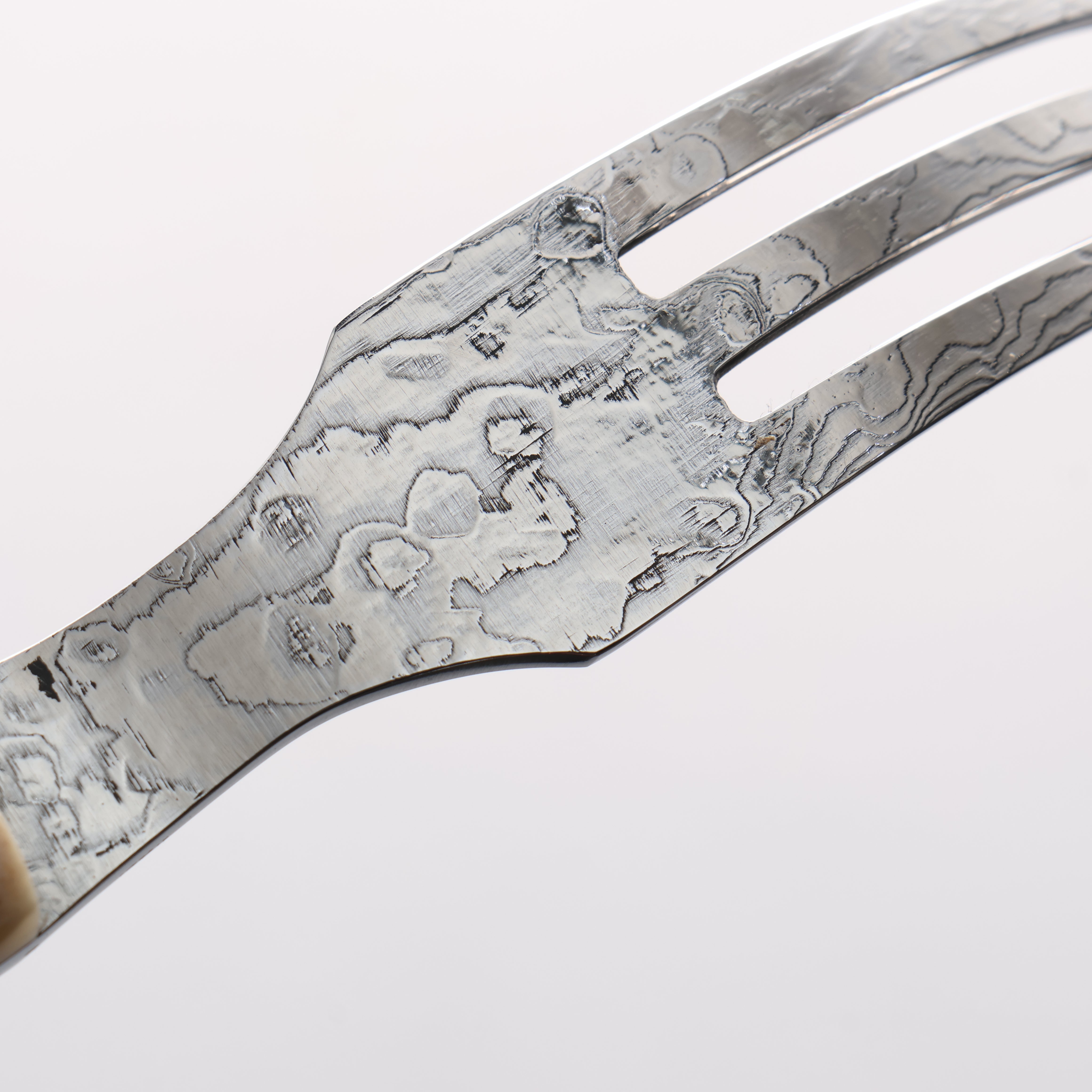 Takeshi Saji Steak Knife and Fork Set SG2 Damascus Diamond Finish 125mm White Deer Horn Handle - Seisuke Knife