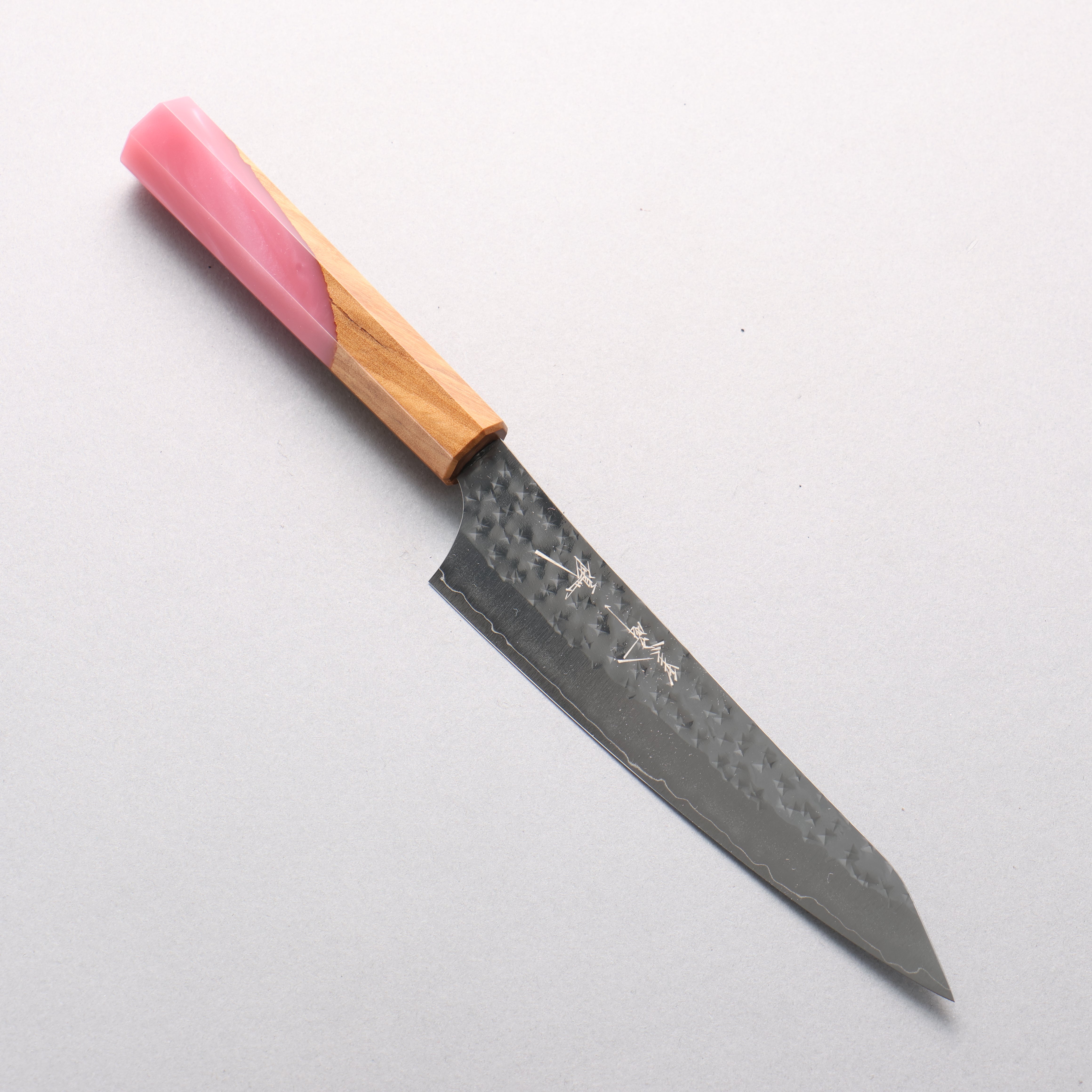 Yu Kurosaki Senko Ei SG2 Hammered Petty-Utility 150mm Olive Wood & Pink Resin Handle - Seisuke Knife