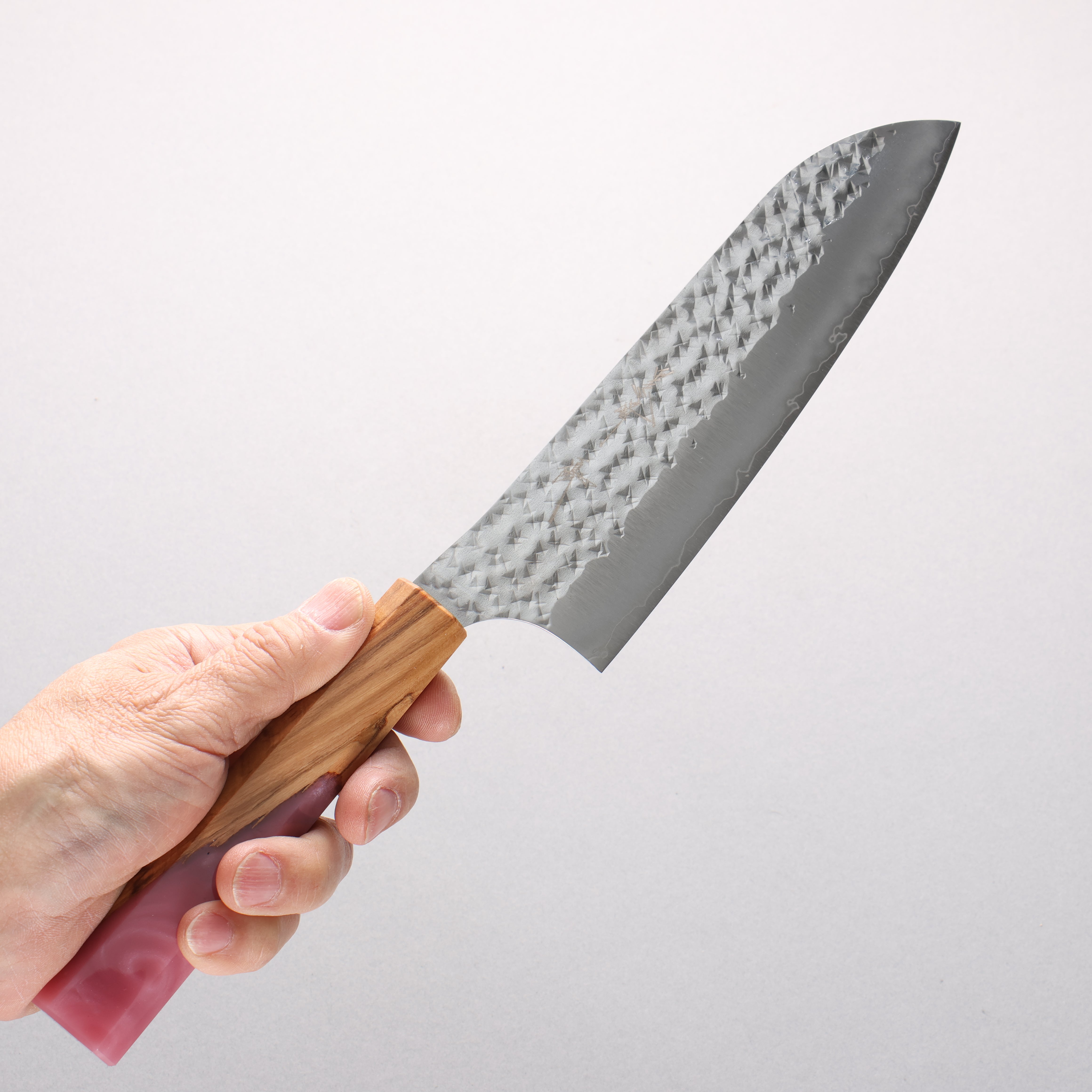 Yu Kurosaki Senko Ryu SG2 Hammered Santoku 170mm Olive Wood & Pink Resin Handle - Seisuke Knife