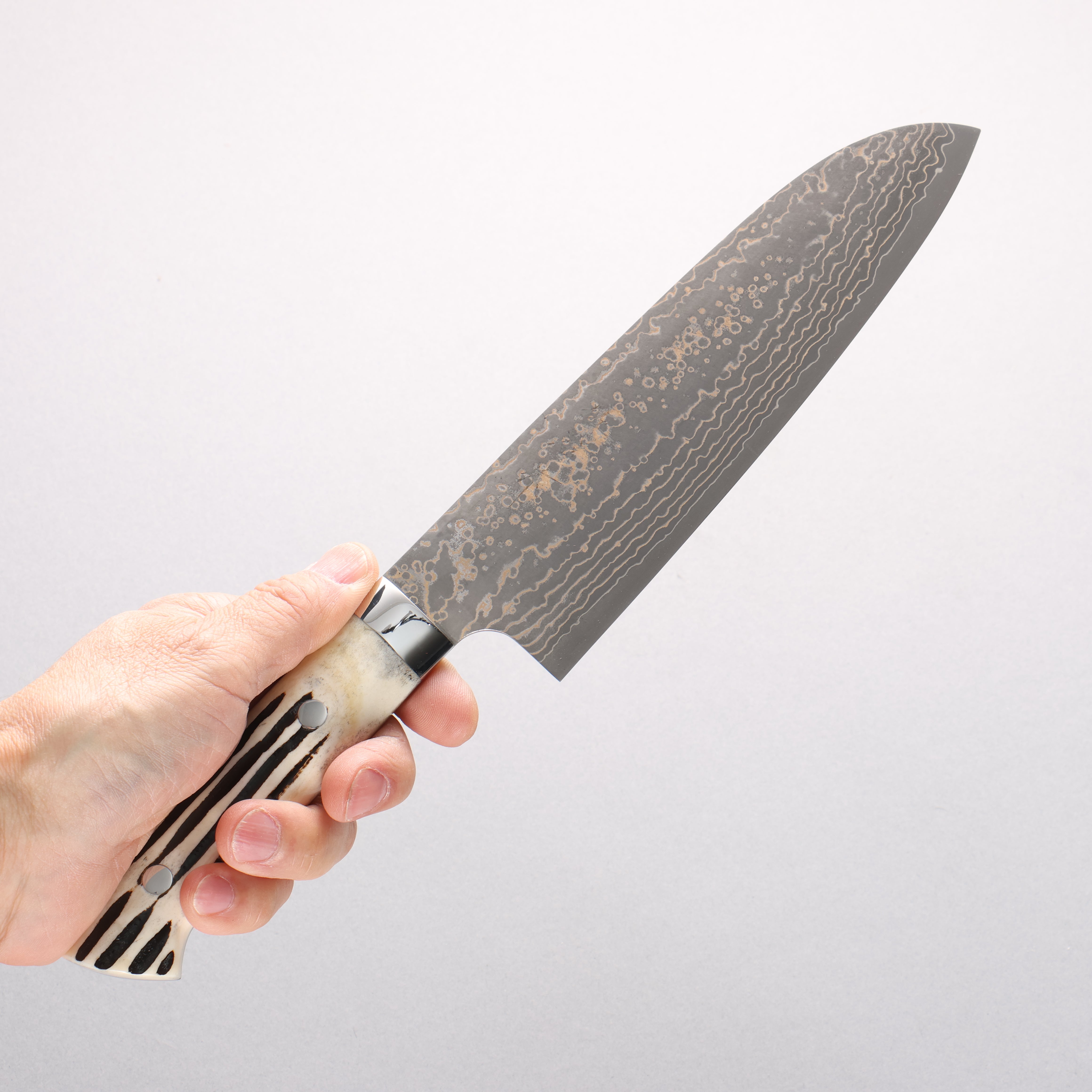 Takeshi Saji VG10w Damascus Gold Colored Santoku 180mm White Deer Horn Handle - Seisuke Knife
