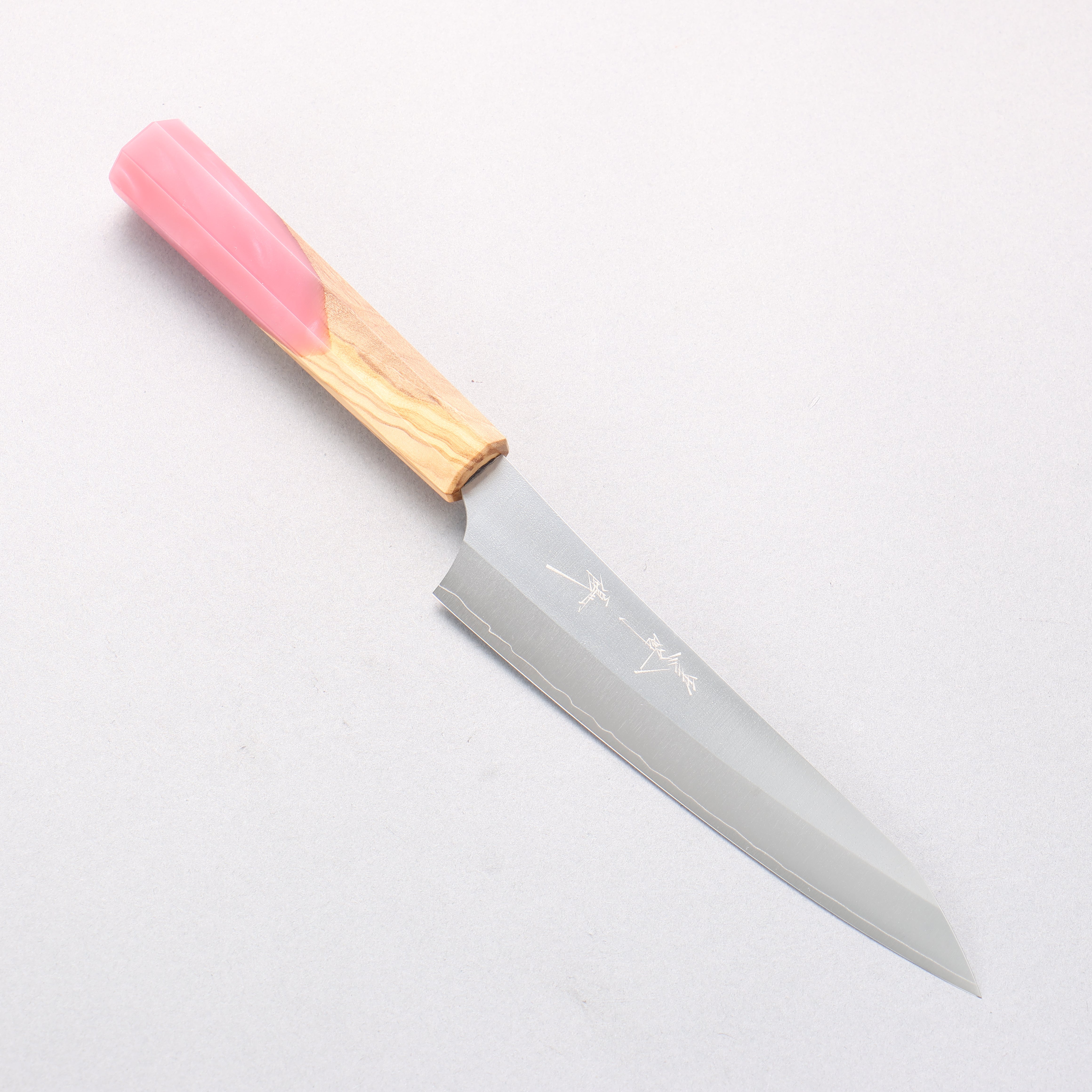 Yu Kurosaki New Gekko VG-XEOS Petty-Utility 150mm Olive Tree and Pink Resin Handle - Seisuke Knife