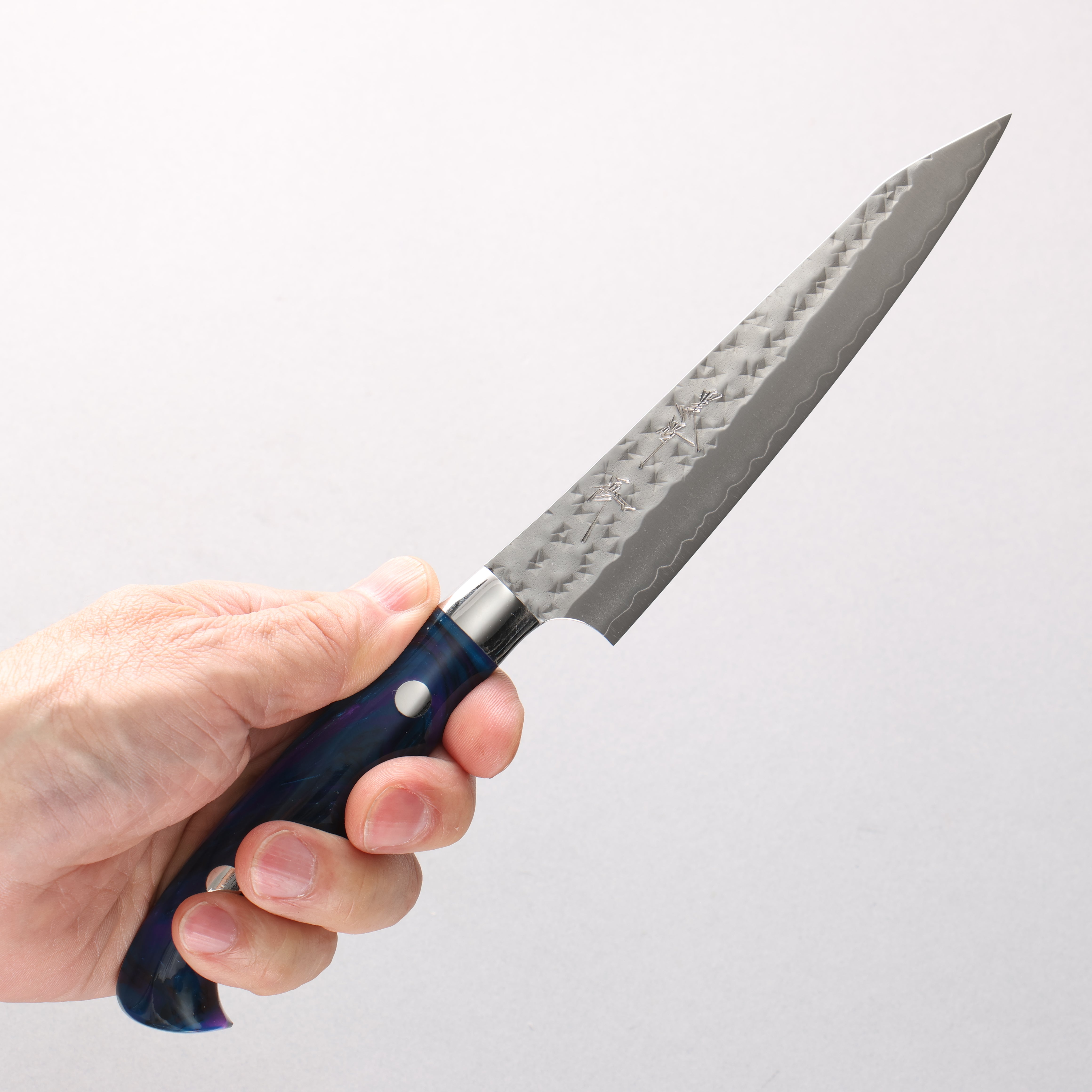 Yu Kurosaki Senko Ei SG2 Hammered Petty-Utility 130mm Blue Purple Acrylic Handle - Seisuke Knife