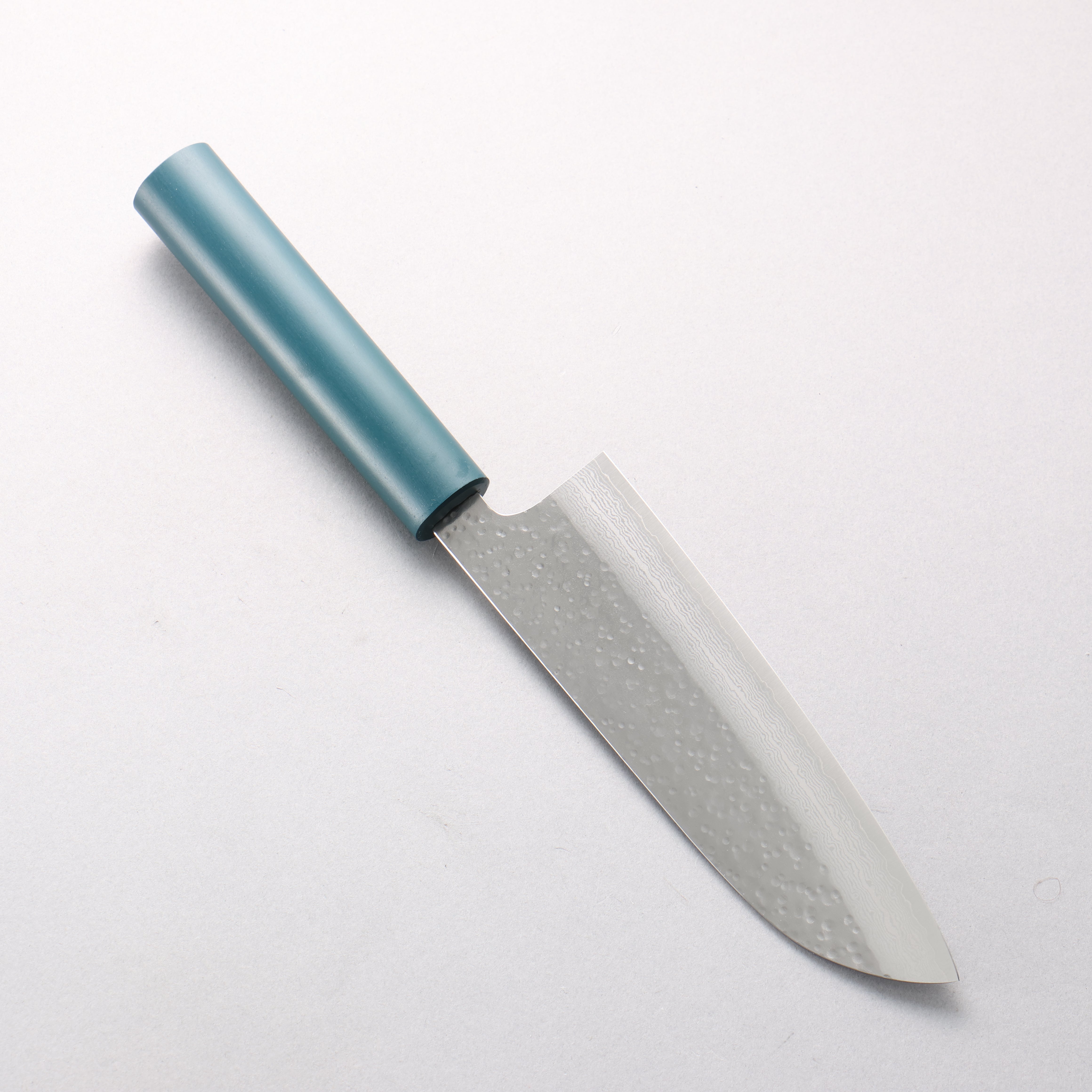 Makoto Kurosaki VG7 Hammered(Maru) Damascus Santoku 170mm Blue Lacquered Handle - Seisuke Knife