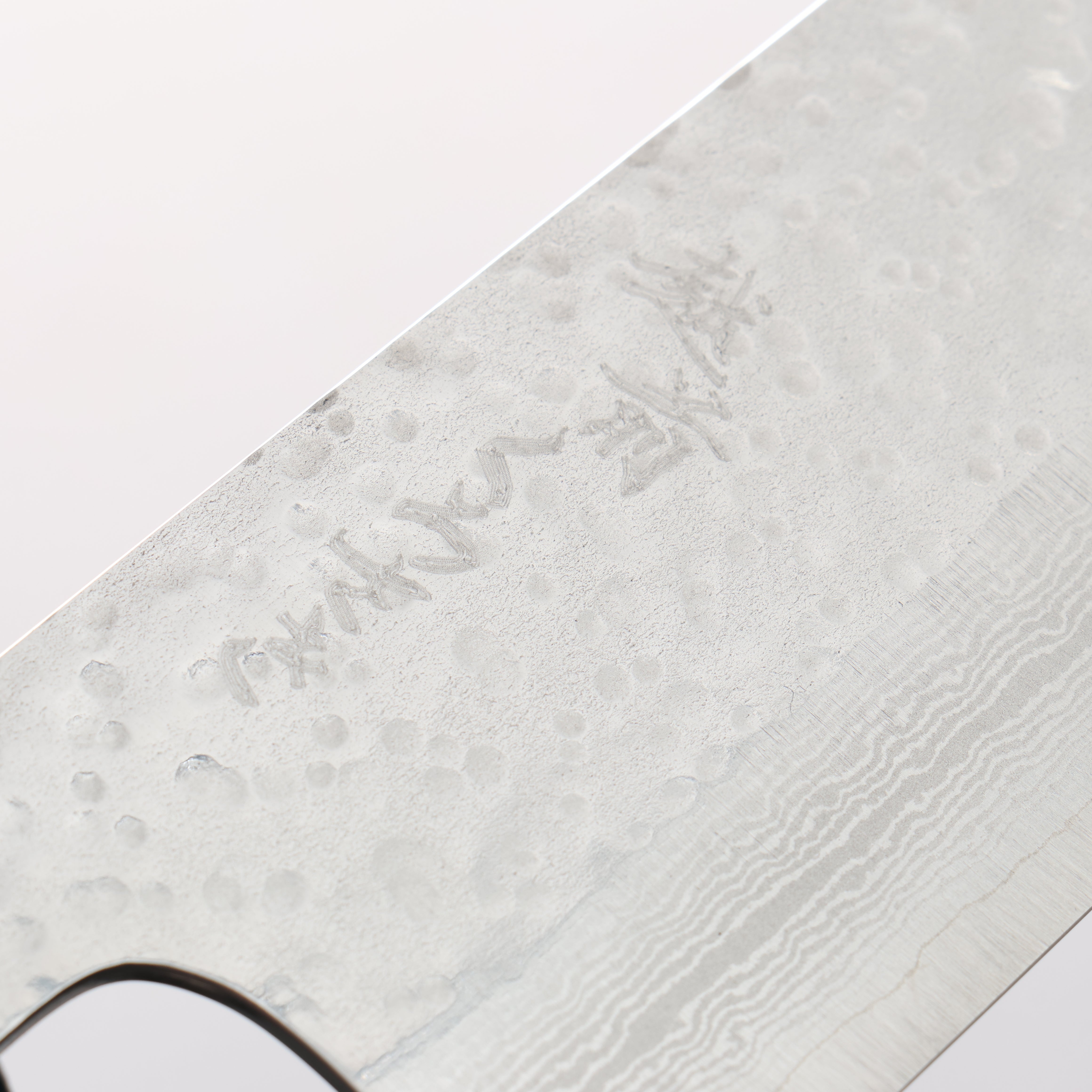 Makoto Kurosaki VG7 Hammered(Maru) Damascus Santoku 170mm Blue Lacquered Handle - Seisuke Knife
