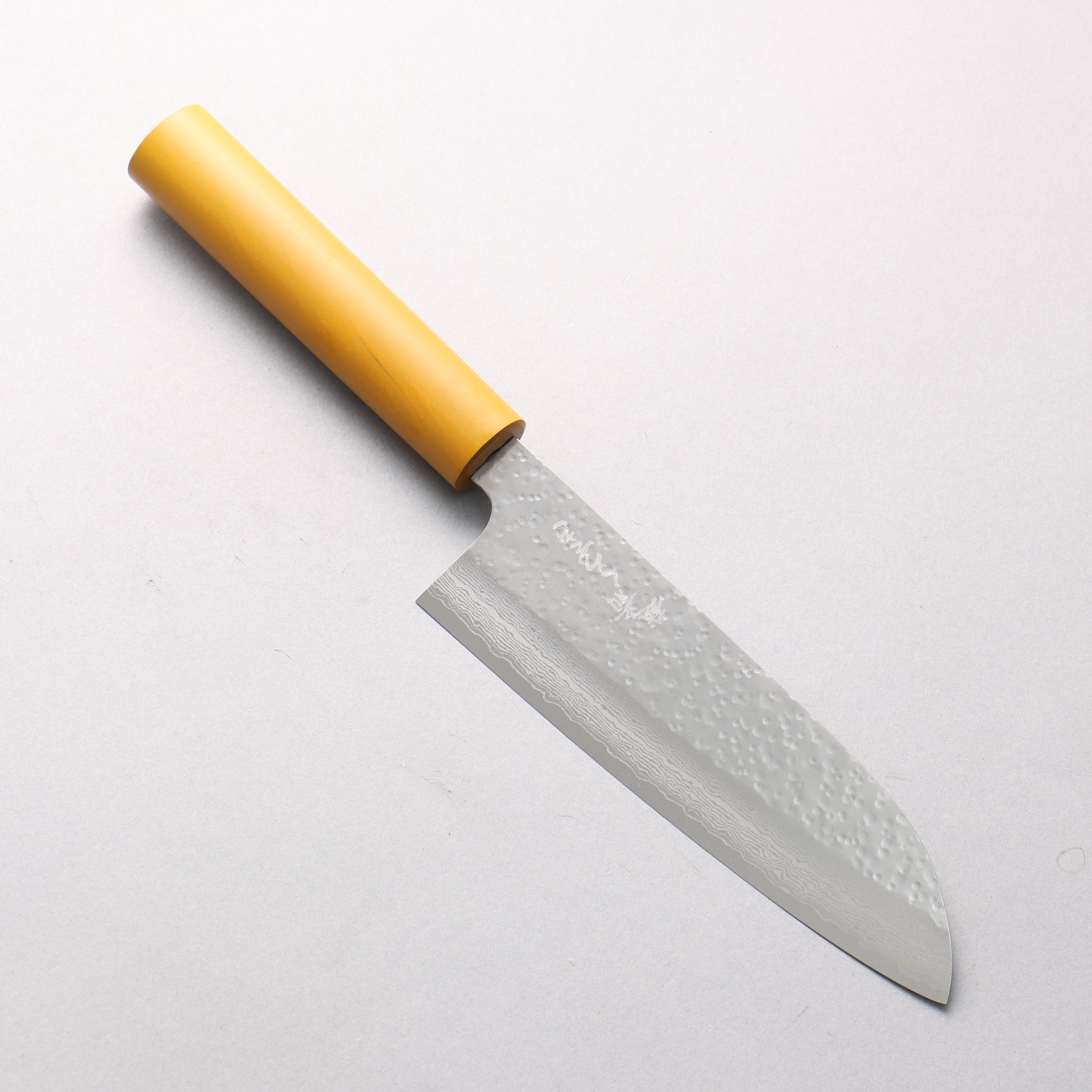 Makoto Kurosaki VG7 Hammered(Maru) Damascus Santoku 170mm Yellow Lacquered Handle - Seisuke Knife