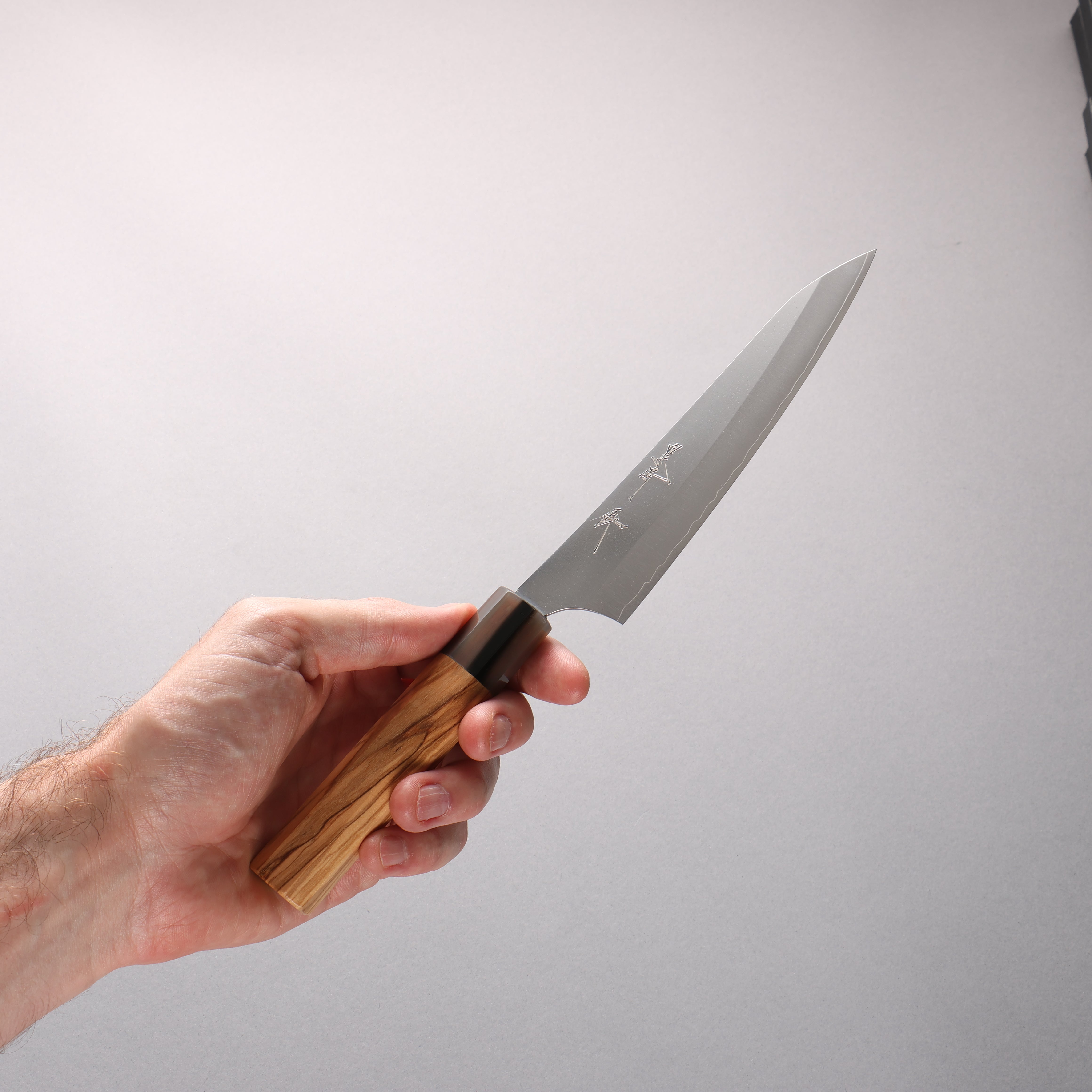Yu Kurosaki New Gekko VG-XEOS Petty-Utility 150mm Olive Tree (ferrule: White Water Buffalo Horn) Handle
