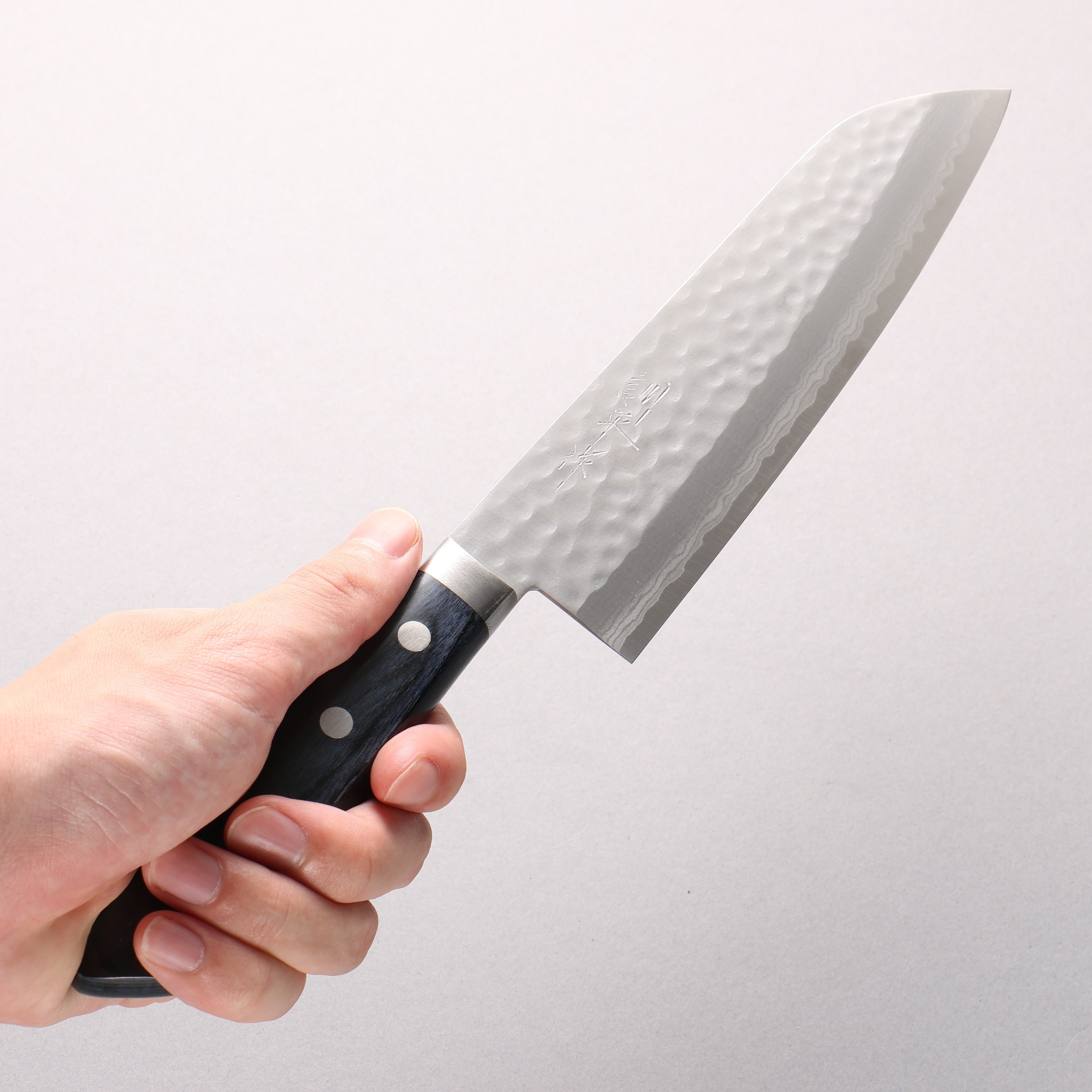 Kunihira Kokuryu VG10 Hammered Damascus Santoku 170mm Navy blue Pakka wood Handle - Seisuke Knife