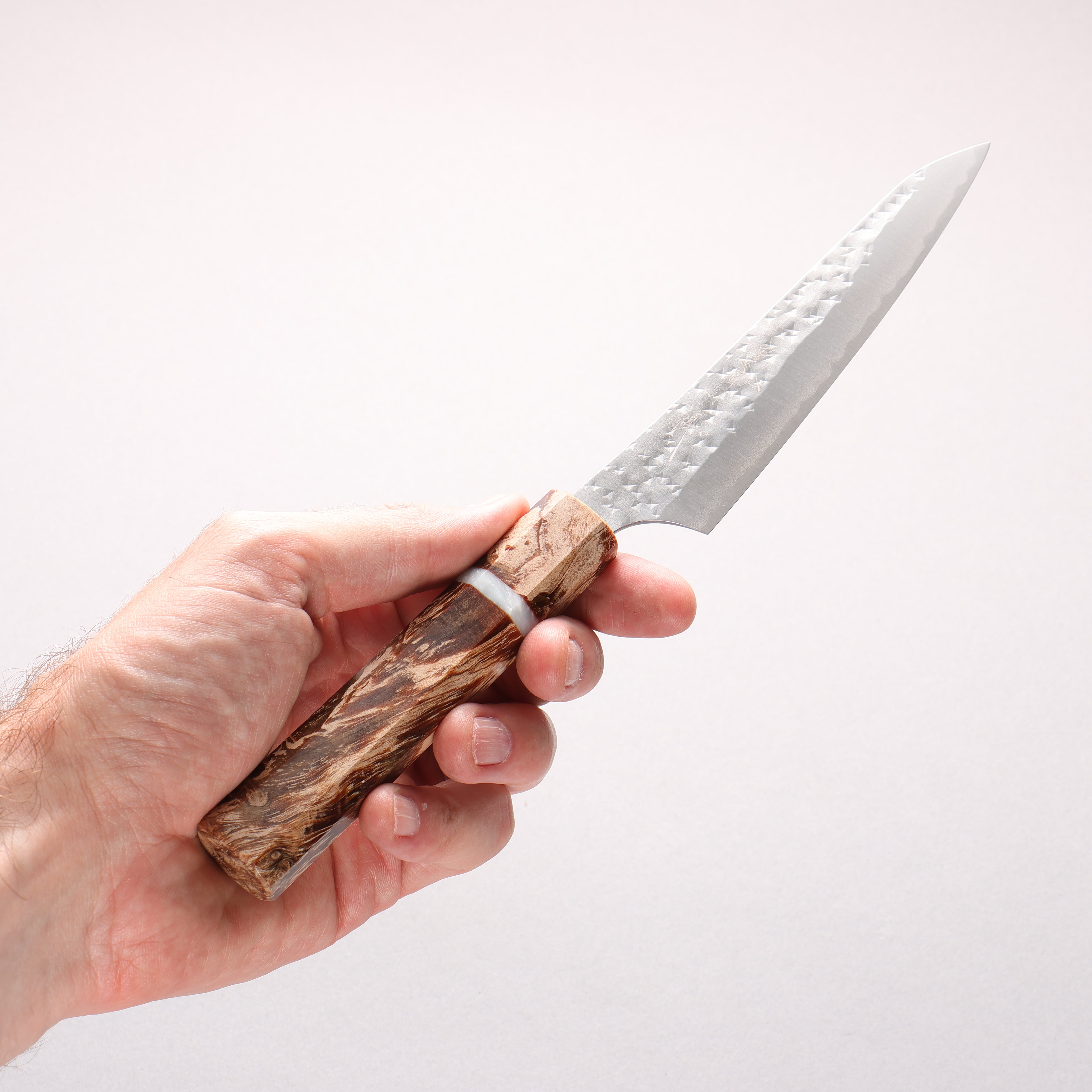 Yu Kurosaki Kokusen Blue Super Hammered Petty-Utility 130mm Brown Stabilized Wood (White Ring) Handle