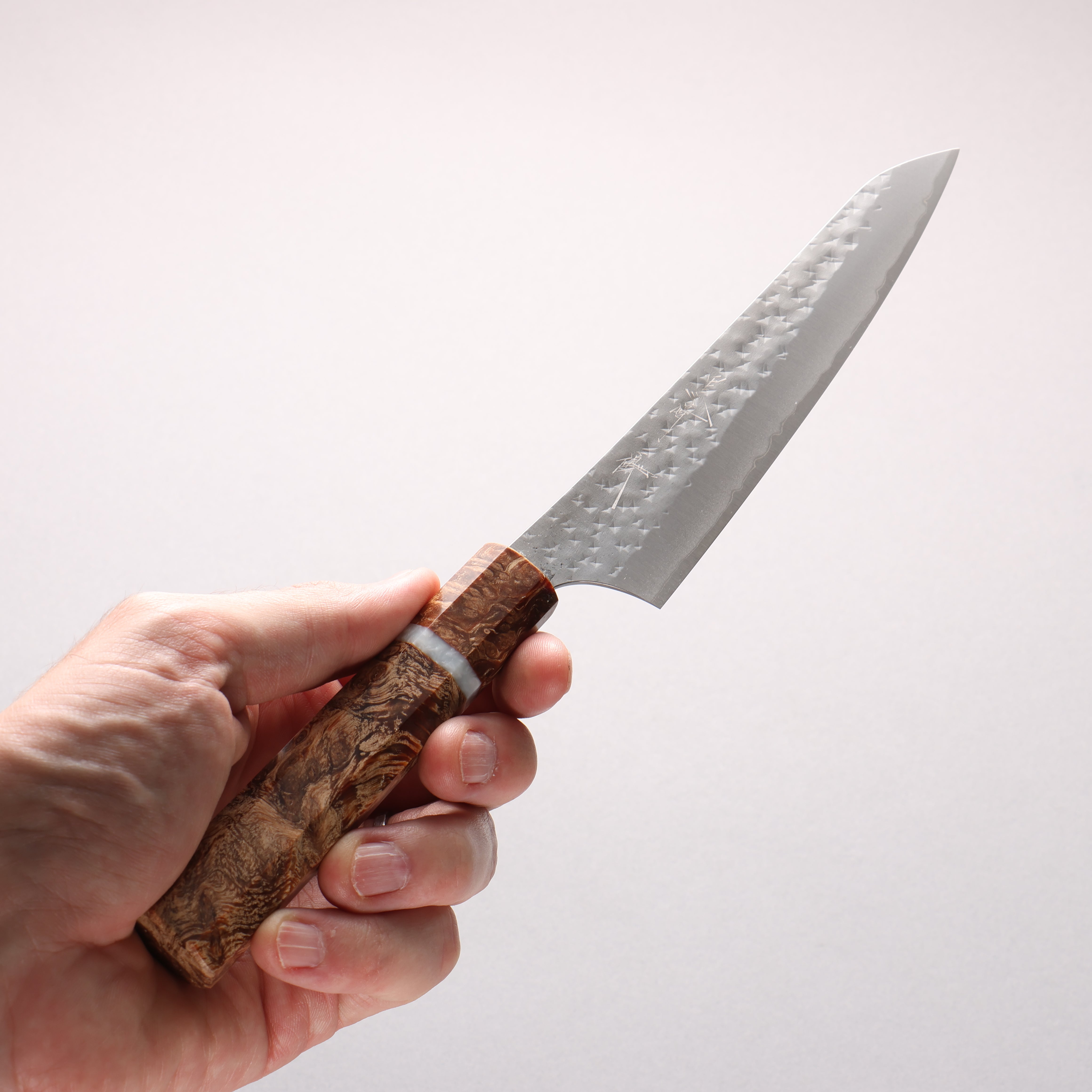 Yu Kurosaki Kokusen Blue Super Hammered Petty-Utility 150mm Brown Stabilized Wood (White Ring) Handle